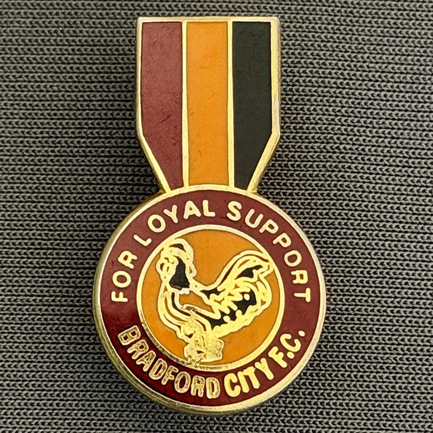 Reference Number: BCBCFC036
Size: H 25 mm x W 14.4 mm
Pin Type: Brooch Pin 
Plating: Gold
Value: £6
Manufacturer: Unknown
Comments: For Loyal Support Bradford City