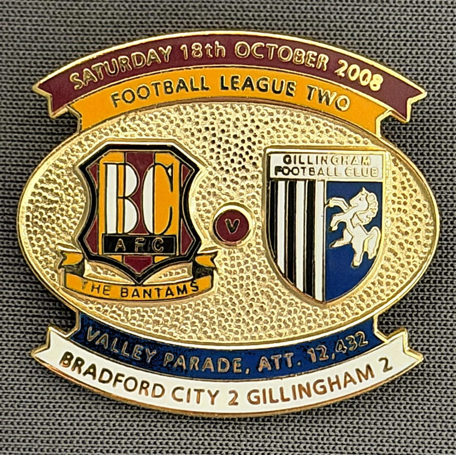 Reference Number: BCFIX006
Size: H 26.6 mm x W 29 mm
Pin Type: Brooch Pin
Plating: Gold
Value: £8
Manufacturer: Bradford City Badges
Comments: Bradford City v Gillingham 2008/09 Limited Edition 100 Badges
