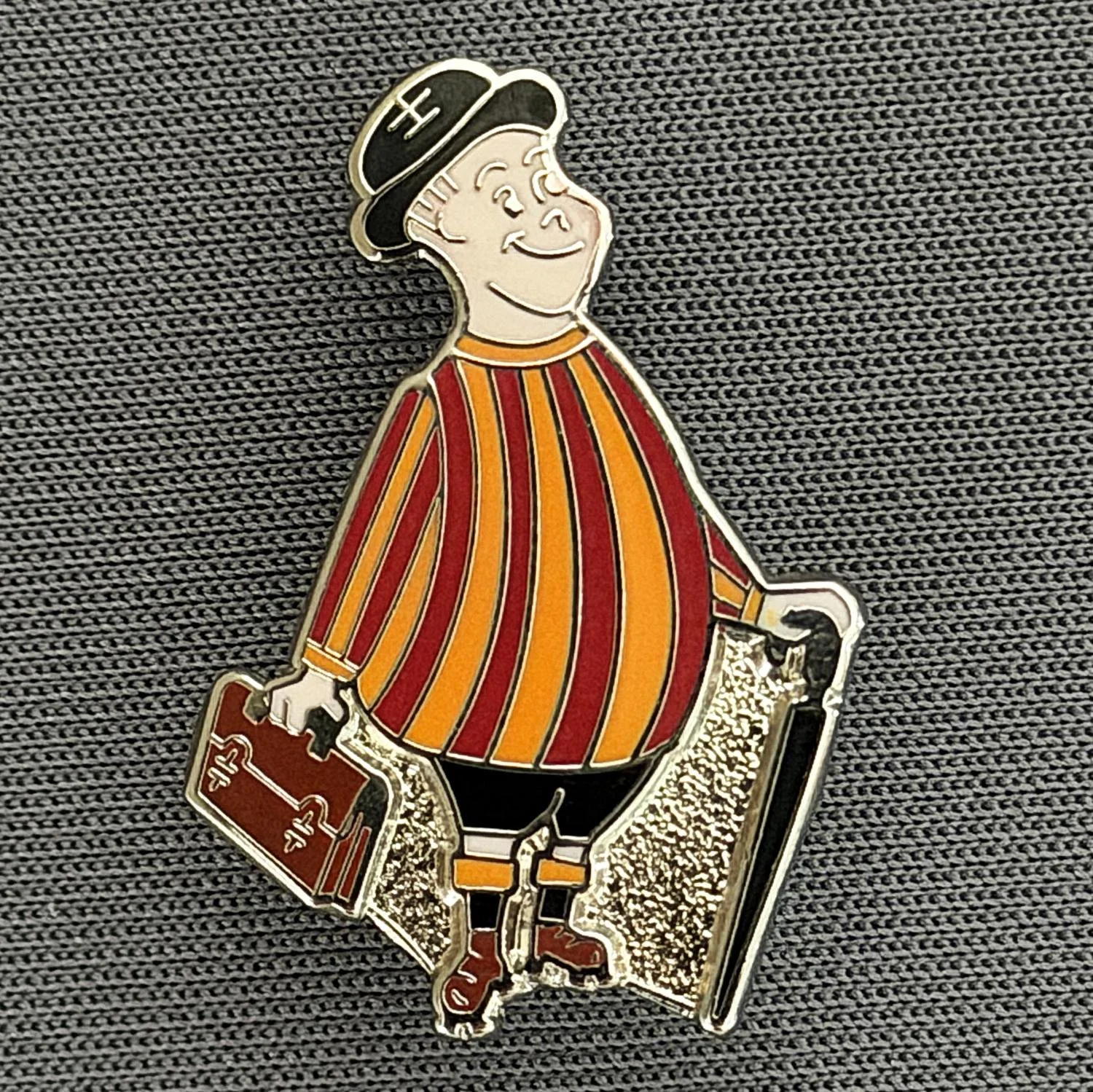 Reference Number: BCGEN036
Size: H 25.2 mm x W 18.3 mm
Pin Type: Brooch Pin
Plating: Silver
Value: £8
Manufacturer: Paraders
Comments: City Gent, Claret Briefcase