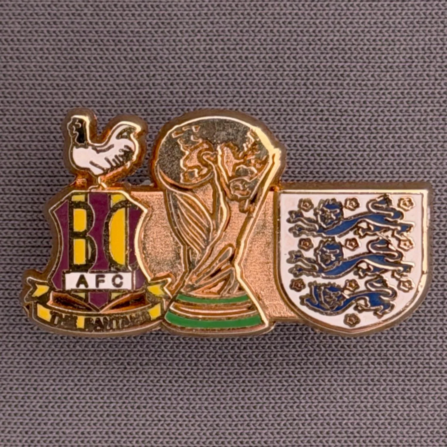 Reference Number: BCFLA042
Size: H 14.5 mm x W 27 mm
Pin Type: Brooch Pin
Plating: Old Gold
Value: £6
Manufacturer: Not Known
Comments: City Crest, World Cup & England 3 Lions Shield
