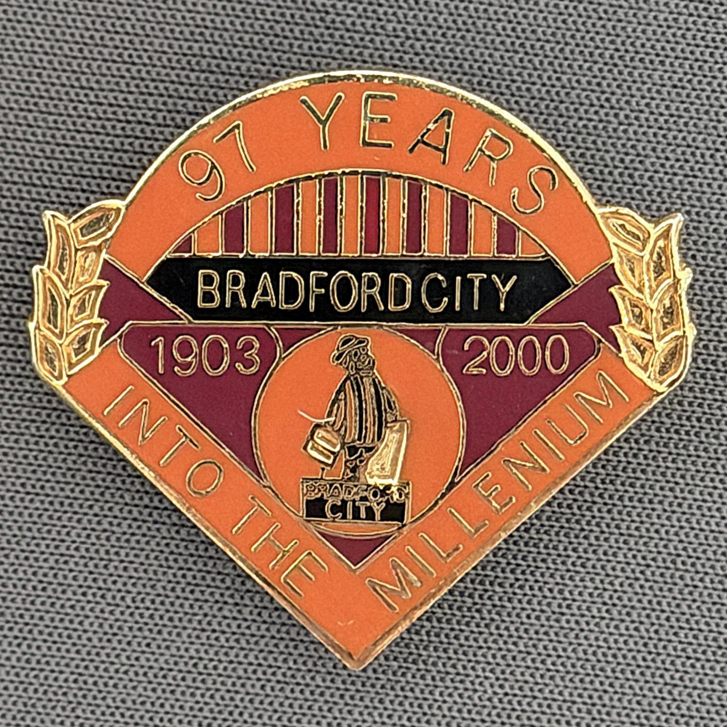 Reference Number: BCEVE011
Size: H 24.4 mm x W 27 mm
Pin Type: Brooch Pin
Plating: Gold
Value: £10
Manufacturer: Unknown
Comments: Amber & Claret Millennium, 97 Years