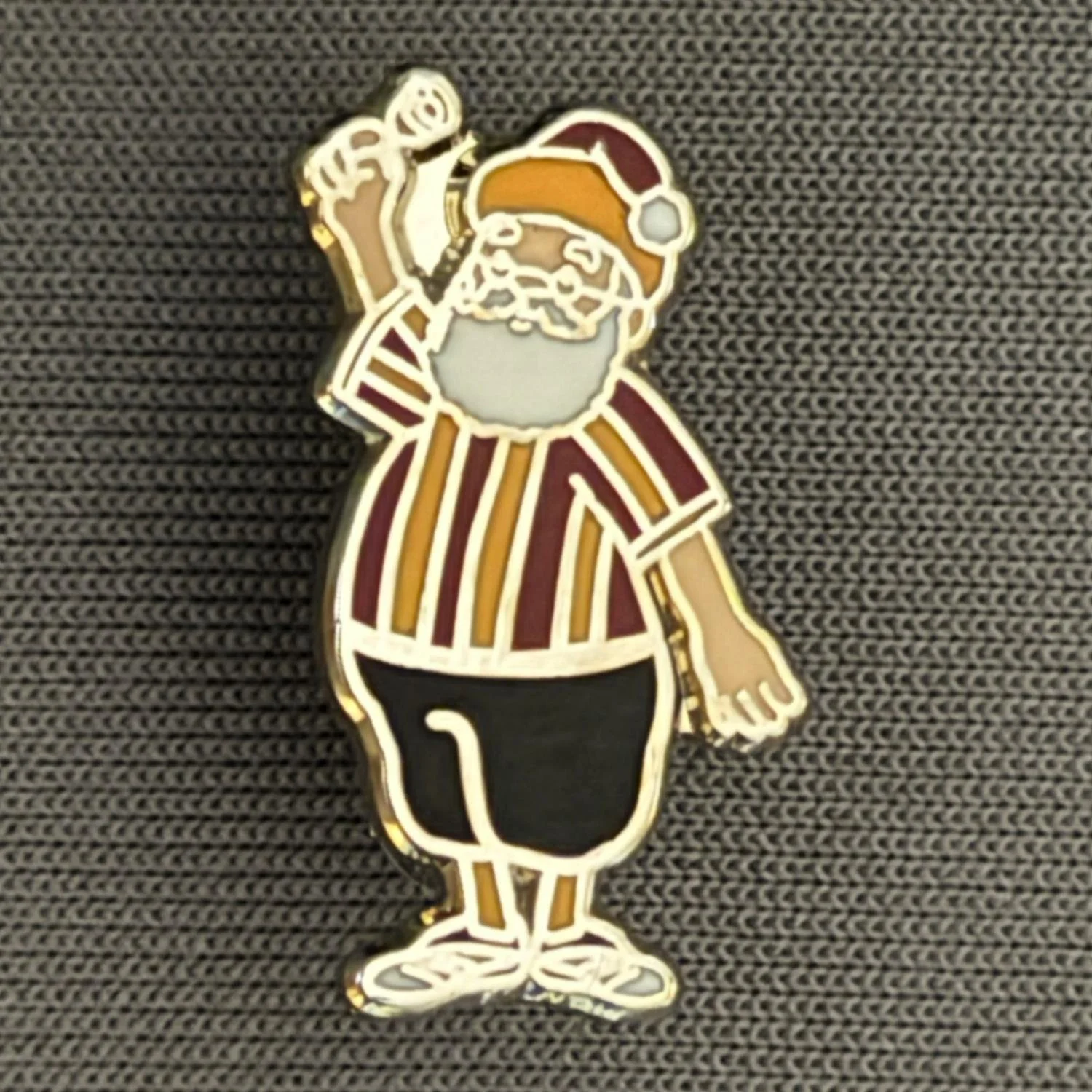 Reference Number: BCCTN051
Size: H 20.7 mm x W 12.8 mm
Pin Type: Brooch Pin
Plating: Silver
Value: £6
Manufacturer: Unknown
Comments: Santa in City Kit