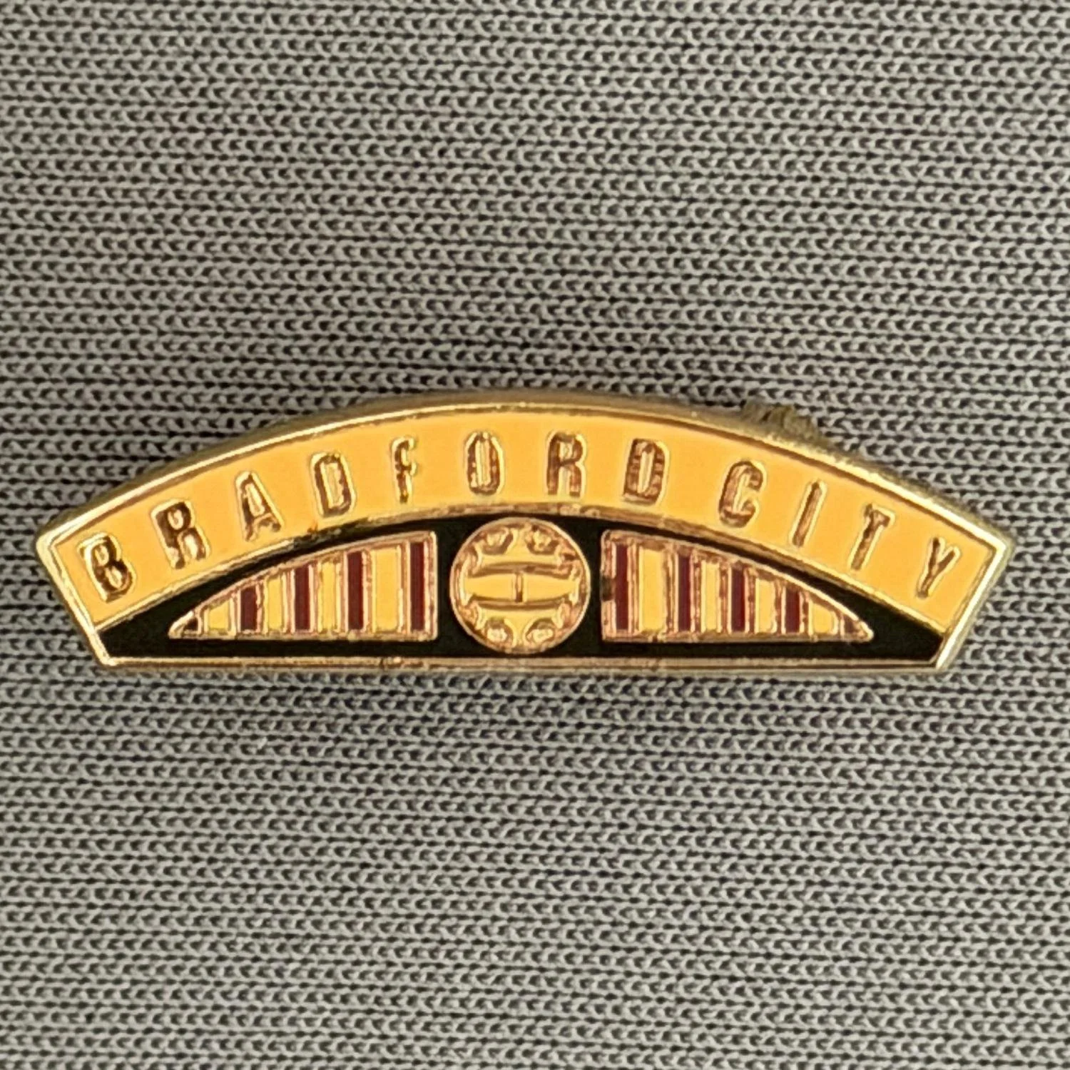 Reference Number: BCBCFC058
Size: H 6.6 mm x W 22.6 mm
Pin Type: Brooch Pin
Plating: Gold
Value: £6
Manufacturer: Unknown
Comments: Bradford City Amber & Claret Railway Engine Nameplate 
