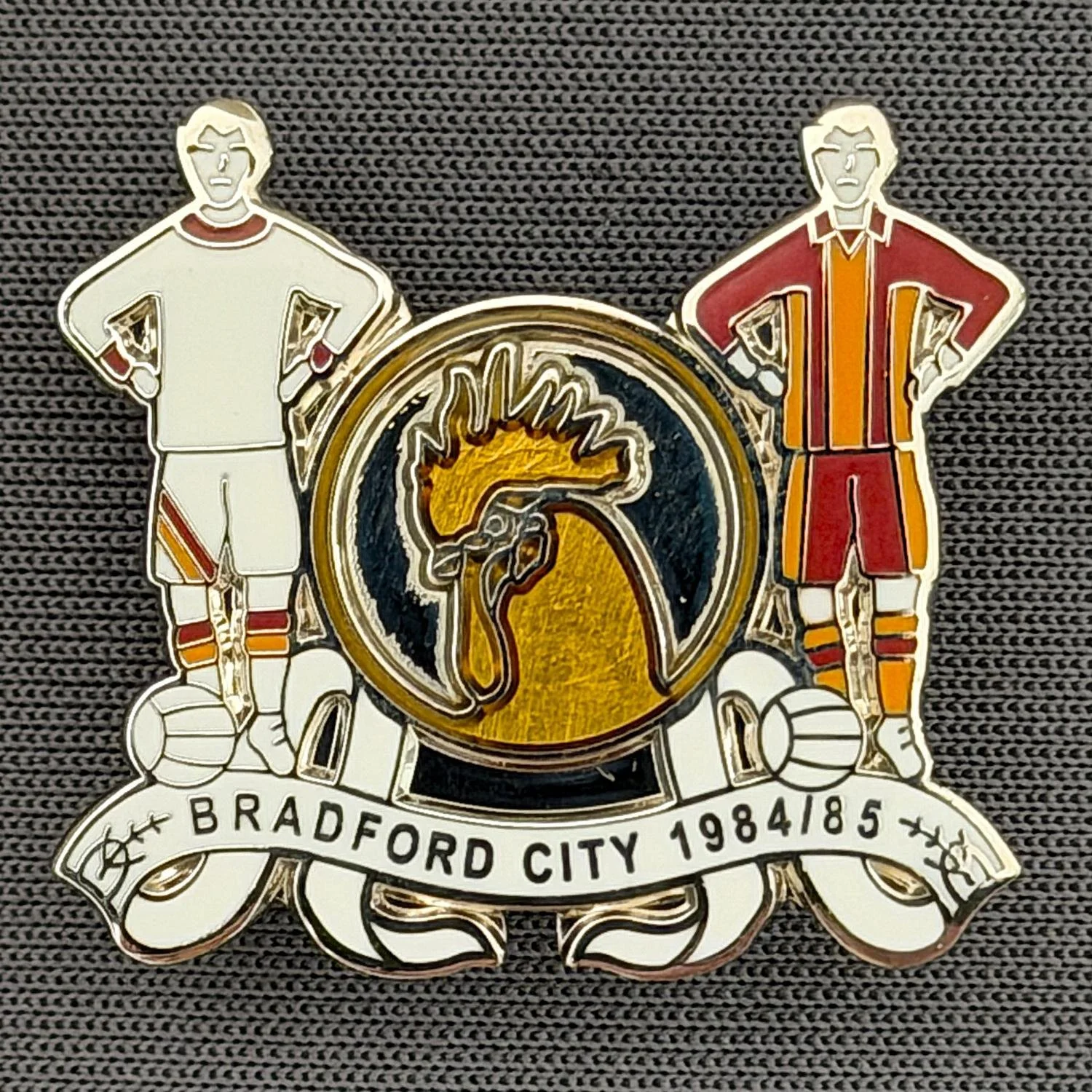 Reference Number: BCEVE057
Size: H 23 mm x W 25.1 mm
Pin Type: Brooch Pin
Plating: Silver
Value: £8
Manufacturer: Paraders
Comments: Bradford City 1984/85