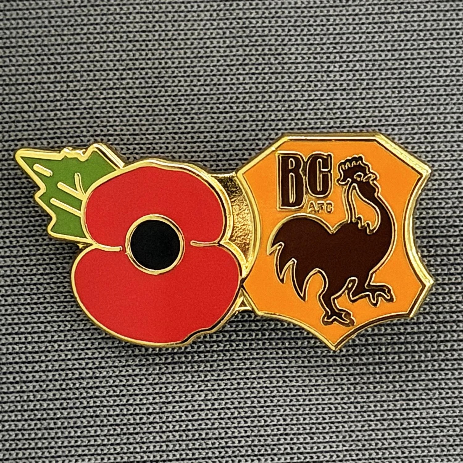 Reference Number: BCPOP004
Size: H 13.3 mm x W 25.5 mm
Pin Type: Metal Clutch
Plating: Gold
Value: £5
Manufacturer: Unknown
Comments: Poppy & Bradford City Bantam Shield
