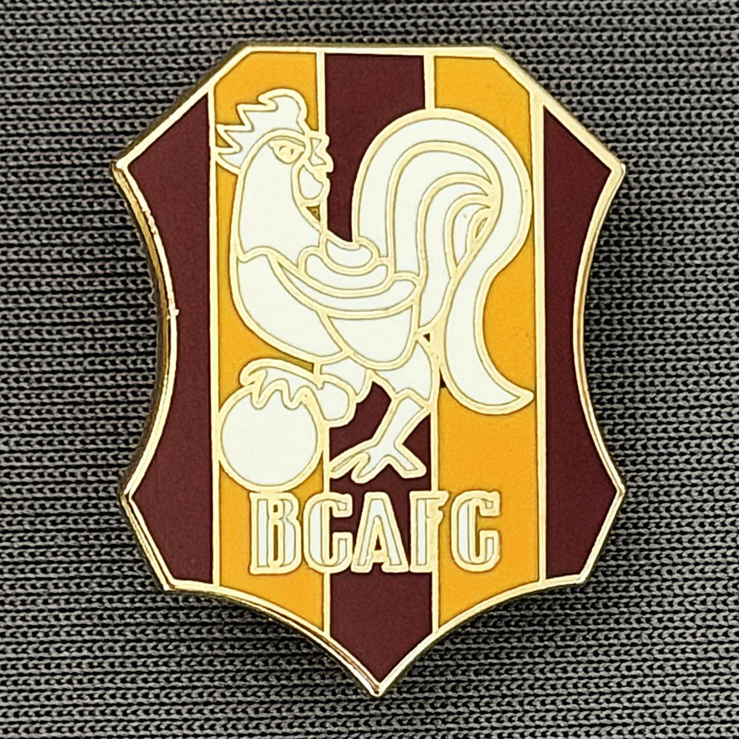 Reference Number: BCBAN045
Size: H 18 mm x W 14.1 mm
Pin Type: Brooch Pin
Plating: Gold
Value: £6
Manufacturer: Unknown
Comments: Amber, Claret & White Bantam Shield