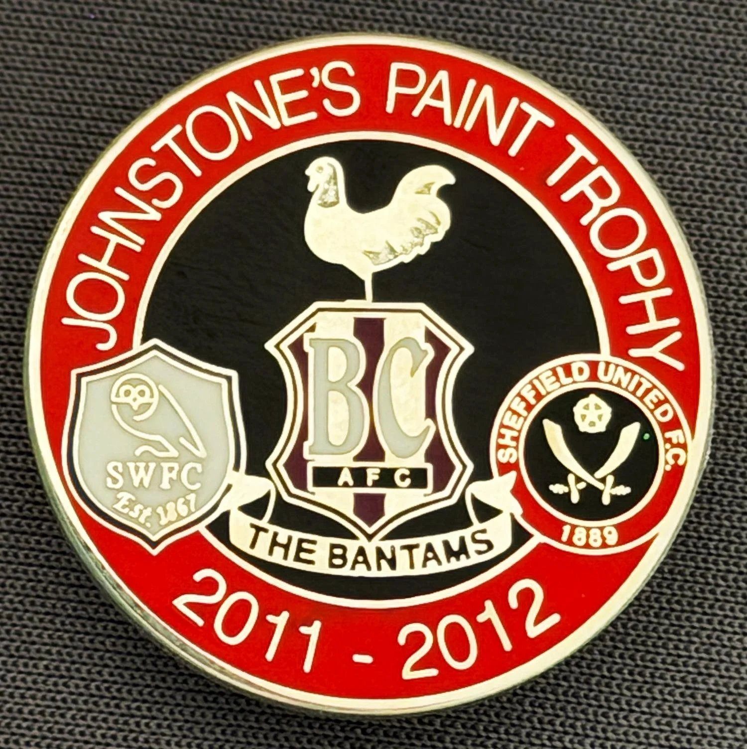 Reference Number: BCOFIX074
Size: D 25.8 mm
Pin Type: Brooch Pin
Plating: Chrome
Value: £5
Manufacturer: Unknown
Comments: Johnstones Paint Trophy 2011/12 Bradford City, Sheff United, Sheffield Wednesday, Red & Black Version
