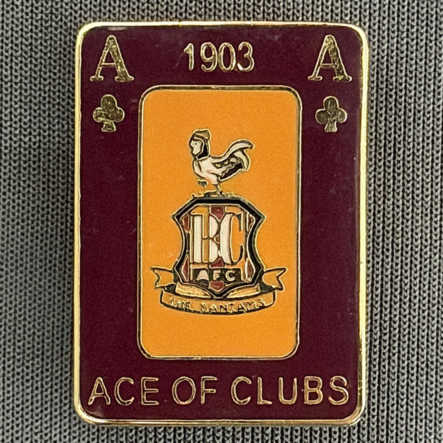 Reference Number: BCUN002
Size: H 25.1 mm x W 18.1 mm
Pin Type: Brooch Pin
Plating: Gold
Value: £8
Manufacturer: Not Known
Comments: Claret & Amber Ace of Clubs