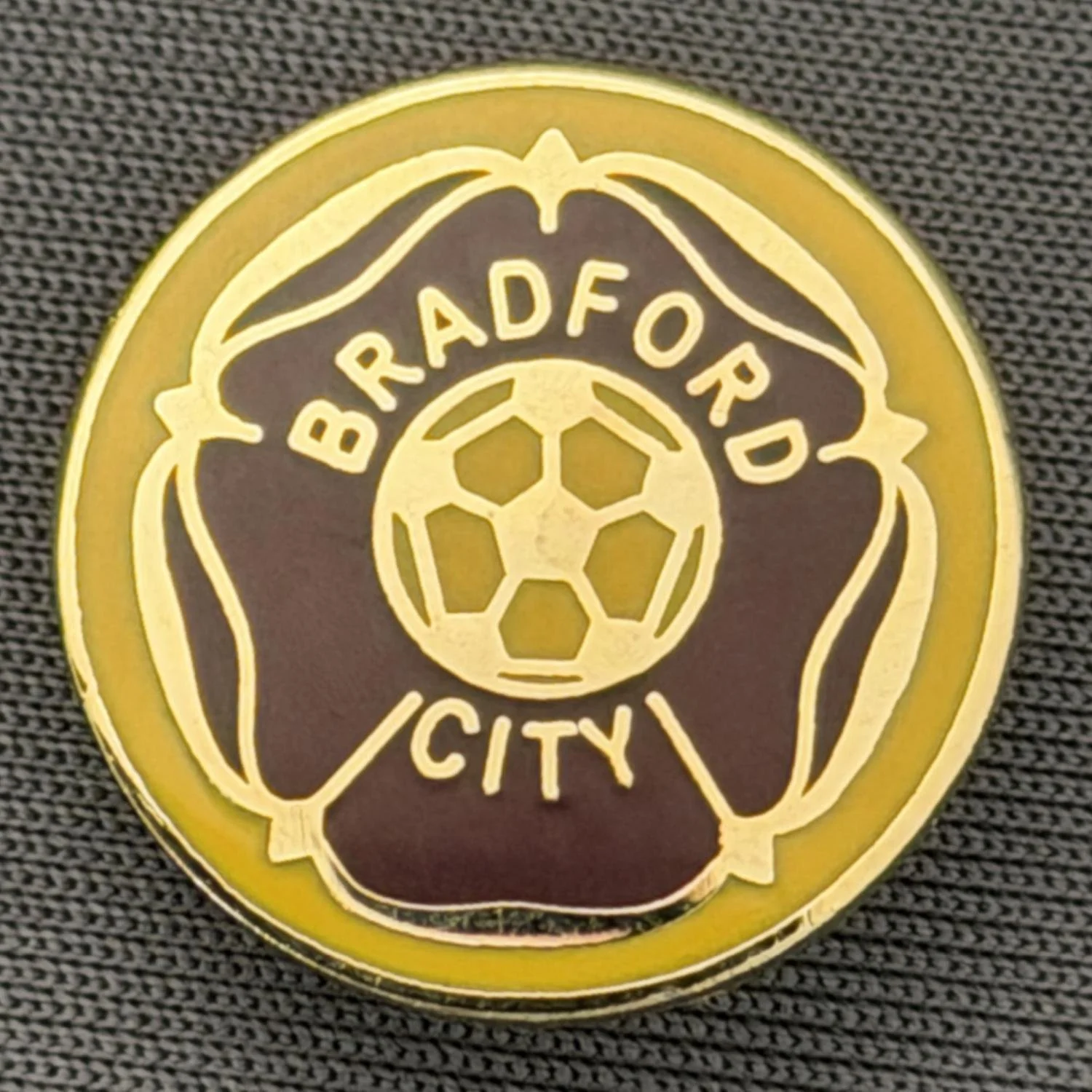 Reference Number: BCYR011
Size: D 18.2 mm
Pin Type: Brooch Pin
Plating: Gold
Value: £8
Manufacturer: Andy Stokes
Comments: Amber & Claret Yorkshire Rose 