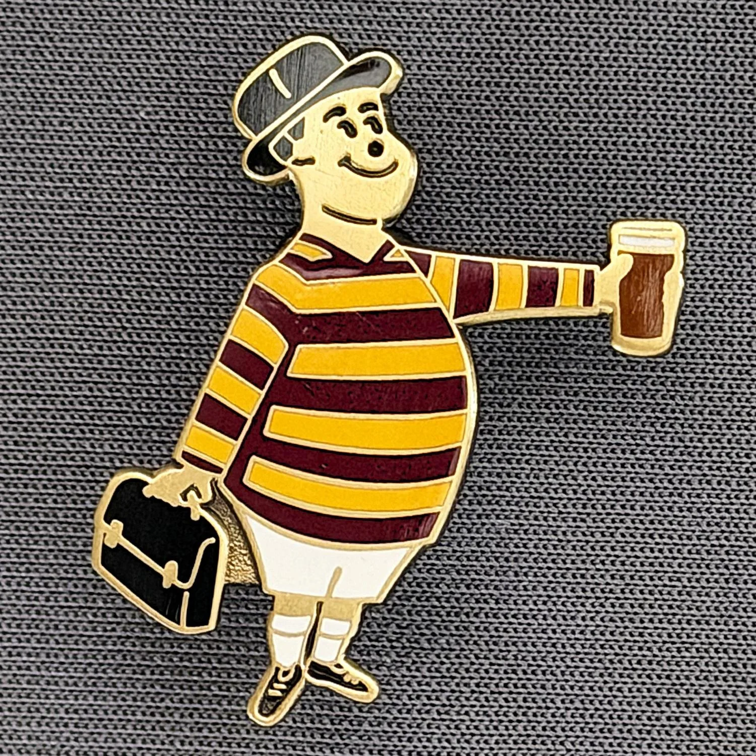 Reference Number: BCGEN080
Size: H 28.8 mm x W 20.9 mm
Pin Type: Brooch Pin
Plating: Antique Gold
Value: £20
Manufacturer: Bradford City Badges
Comments: City Gent Beer, Black Briefcase. One Off Badge.