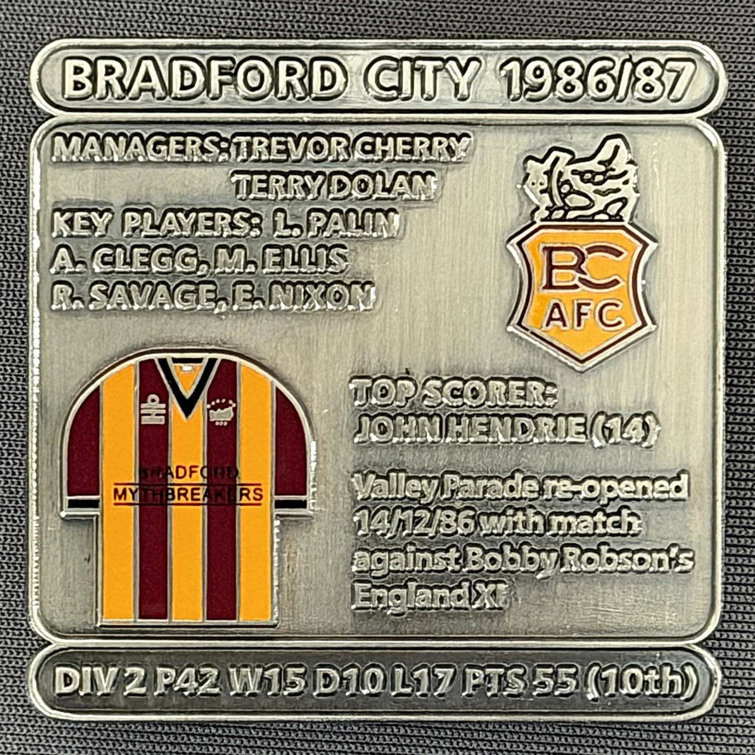 Reference Number: BCDEC173
Size: H 41.1 mm x W 42 mm
Pin Type: Double Metal Clutch
Plating: Antique Silver
Value: £8
Manufacturer: Historic Sports Badges Ltd
Comments: 1986/87 Season