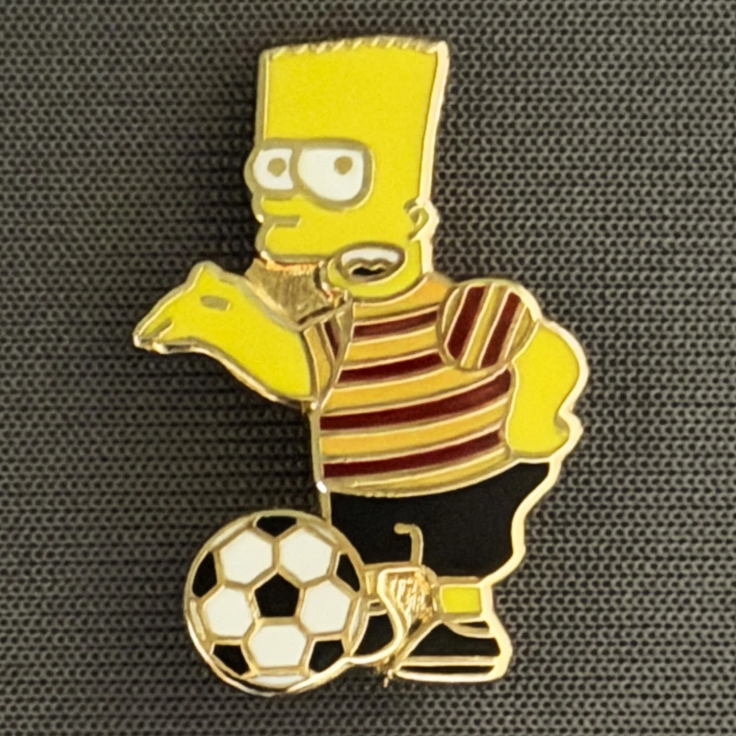 Reference Number: BCCTN045
Size: H 23.6 mm x W 16 mm
Pin Type: Brooch Pin
Plating: Gold
Value: £6
Manufacturer: Unknown
Comments: Bart Simpson City Kit