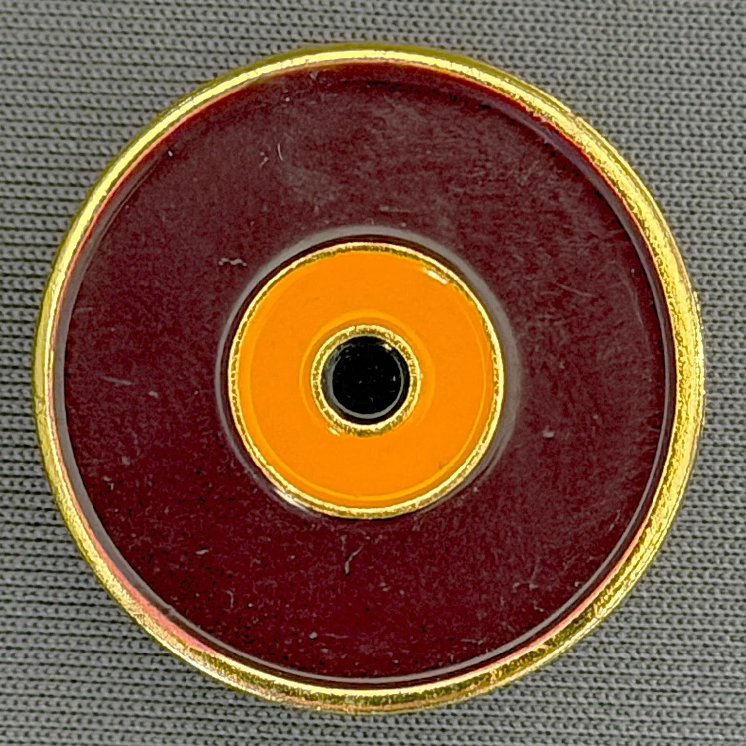 Reference Number: BCUN066
Size: D 25.1 mm
Pin Type: Metal Clutch
Plating: Gold
Value: £5
Manufacturer: Unknown
Comments: Claret , Amber & Black Roundel
