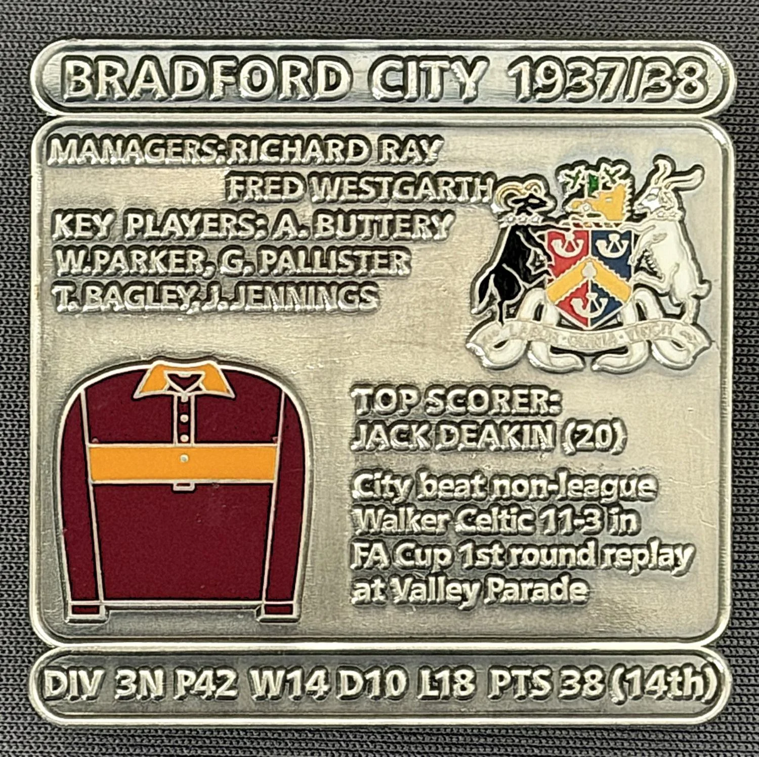 Reference Number: BCDEC074
Size: H 41.1 mm x W 42 mm
Pin Type: Double Metal Clutch
Plating: Antique Silver
Value: £8
Manufacturer: Historic Sports Badges Ltd
Comments: 1937/38 Season