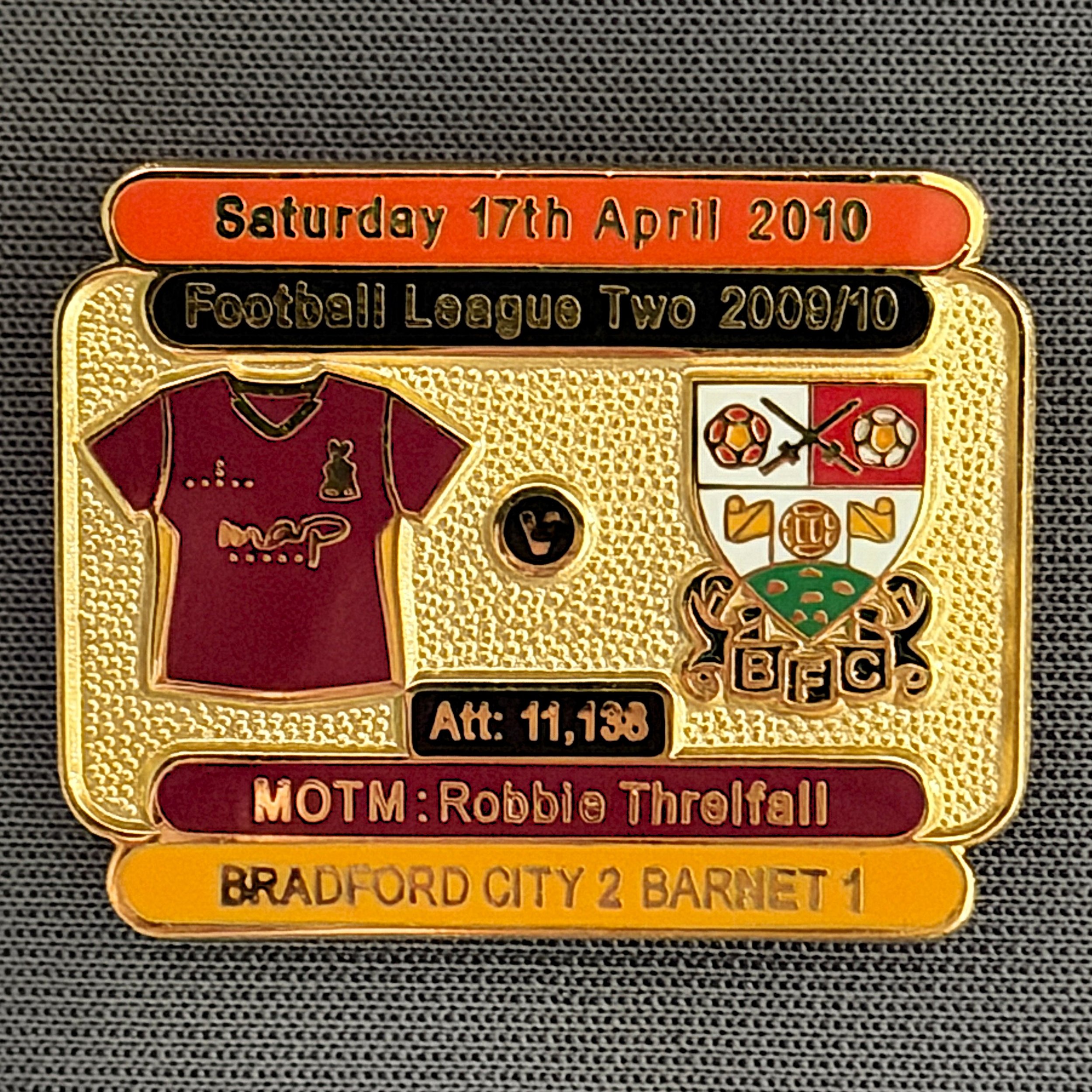 Reference Number: BCFIX045
Size: H 23.1 mm x W 29 mm
Pin Type: Brooch Pin
Plating: Gold
Value: £8
Manufacturer: Bradford City Badges
Comments: Bradford City v Barnet 2009/10 Limited Edition 100 Badges