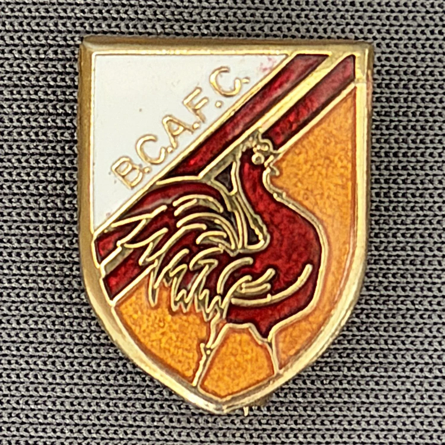 Reference Number: BCBAN006
Size: H 16.7 mm x W 13.1 mm
Pin Type: Brooch Pin
Plating: Gold
Value: £10
Manufacturer: Unknown
Comments: Classic Bantams Shield