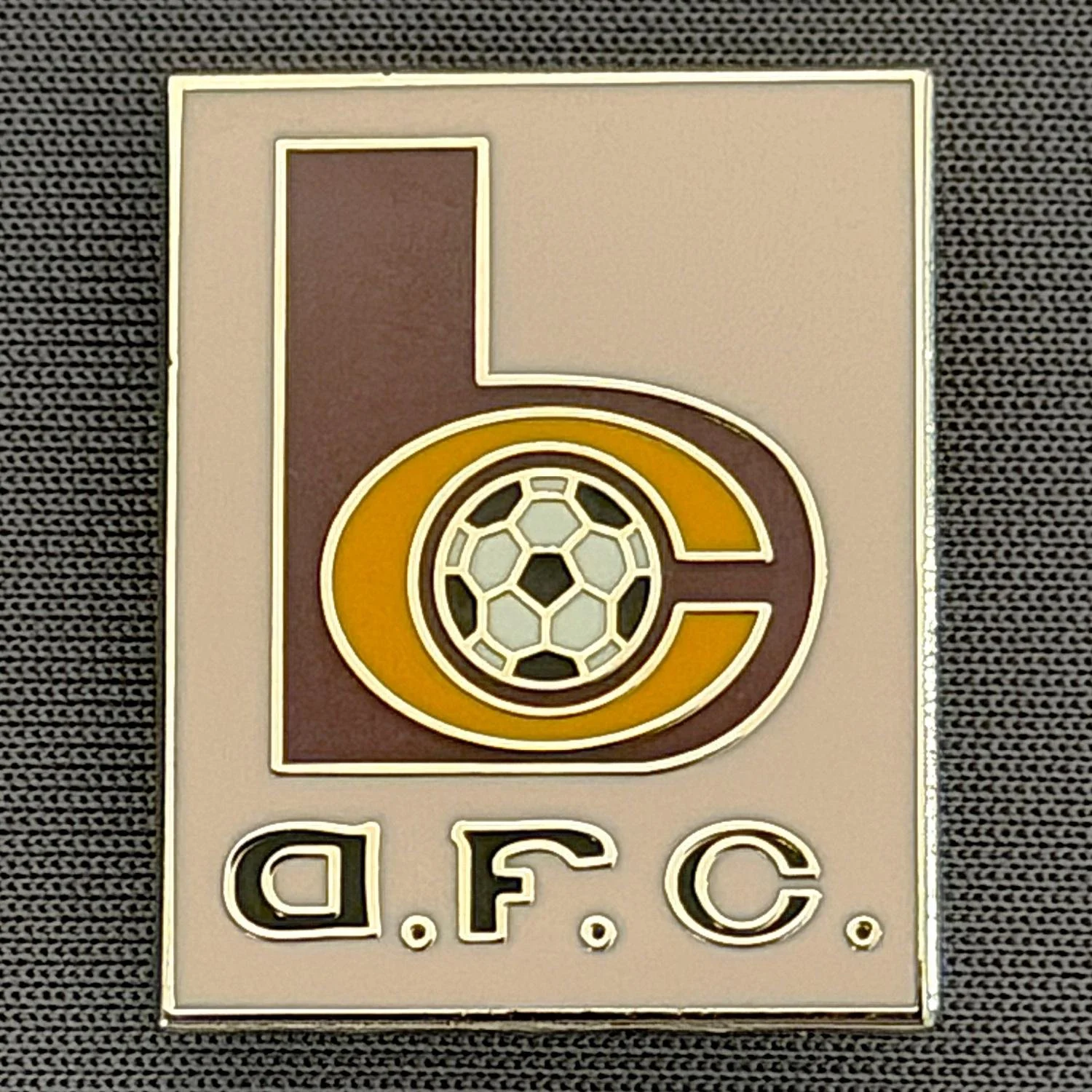 Reference Number: BCC&L149
Size: H 26 mm x 20.7 mm
Pin Type: Brooch Pin
Plating: Silver
Value: £6
Manufacturer: Unknown
Comments: Oblong Pink BC Logo