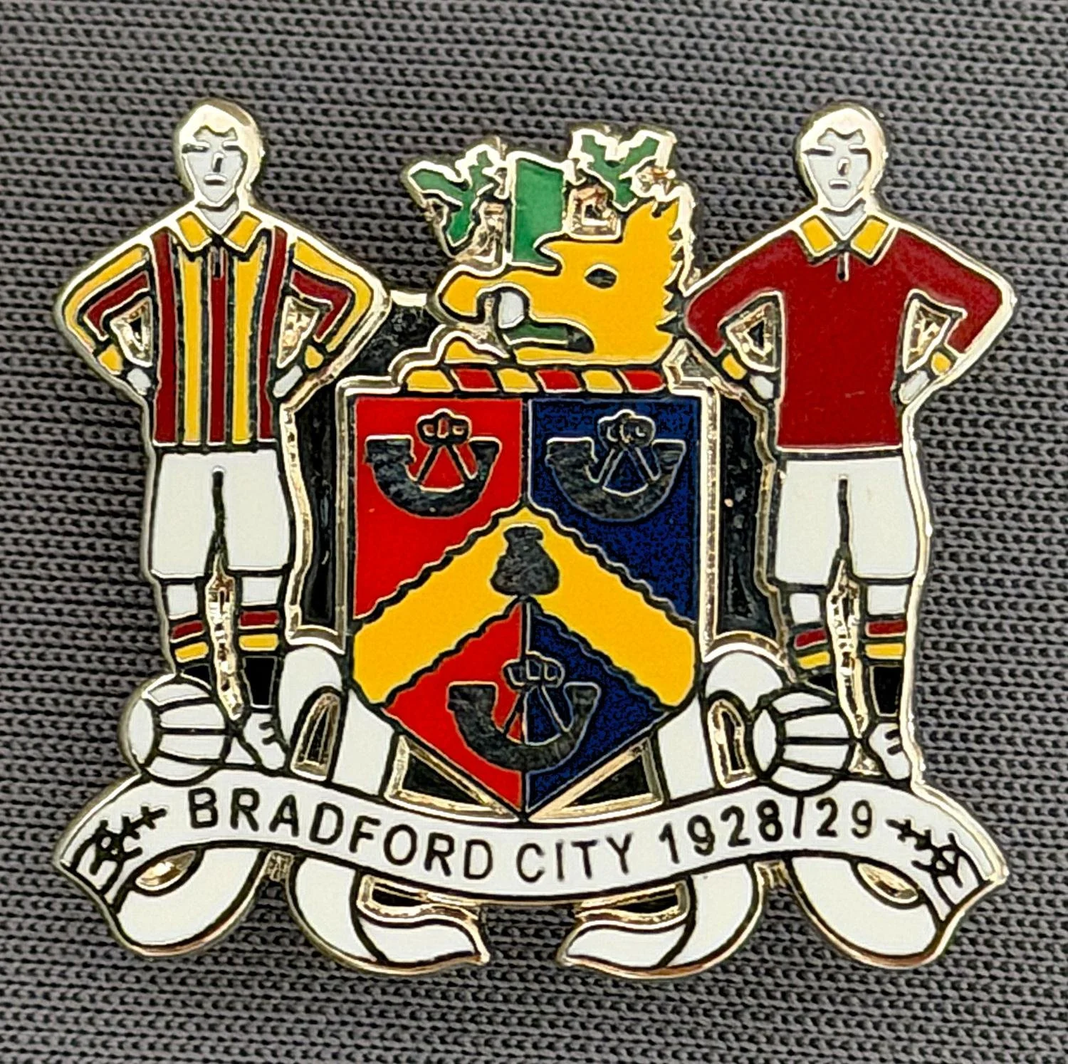 Reference Number: BCEVE049
Size: H 23 mm x W 25.1 mm
Pin Type: Brooch Pin
Plating: Silver
Value: £8
Manufacturer: Paraders
Comments: Bradford City 1928/29