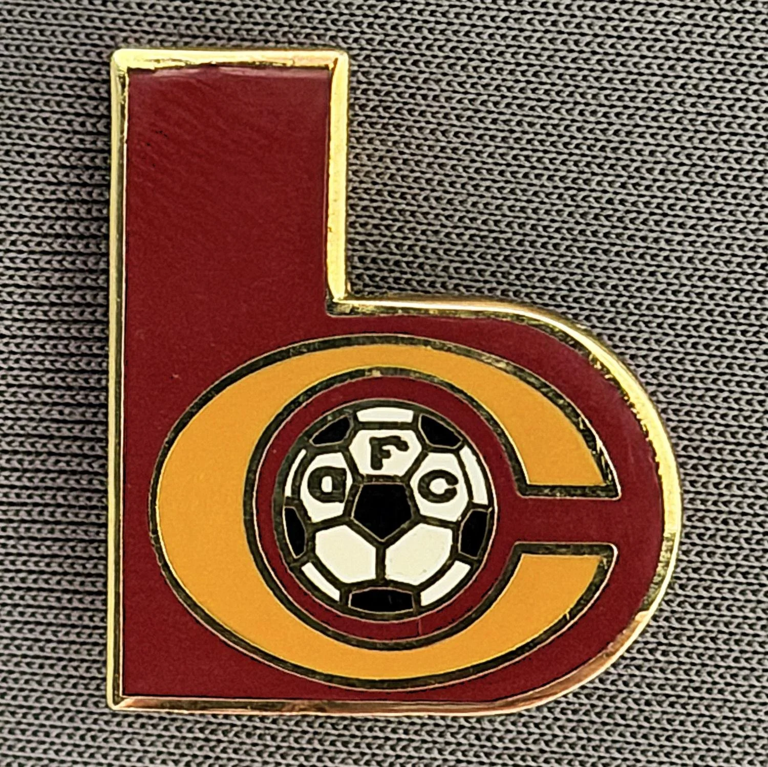 Reference Number: BCC&L032
Size: H 22 mm x W 19 mm
Pin Type: Brooch Pin
Plating: Gold
Value: £8
Manufacturer: Unknown
Comments: Claret & Amber BC Logo