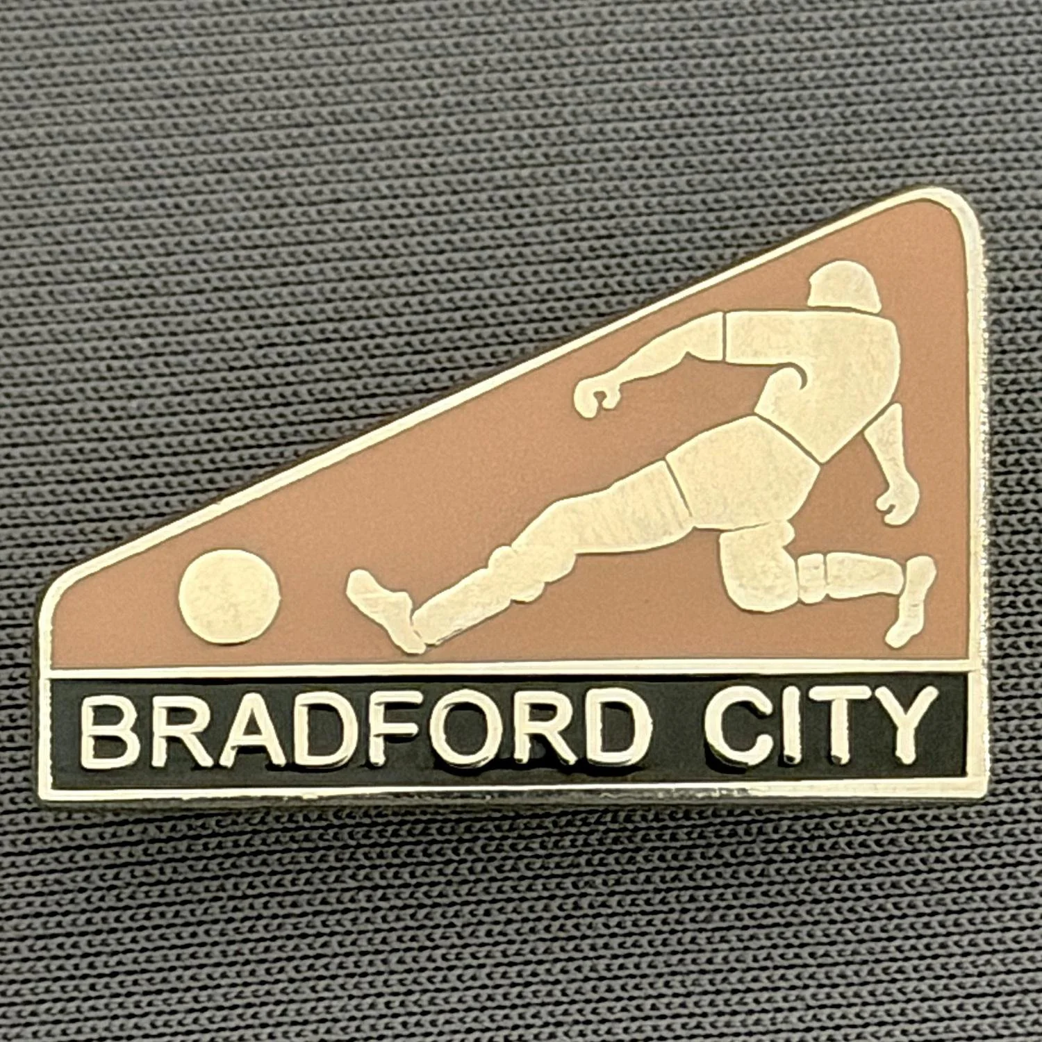 Reference Number: BCBCFC079
Size: H 17.3 mm x W 26.2 mm
Pin Type: Brooch Pin
Plating: Silver
Value: £6
Manufacturer: Andy Stokes
Comments: Coffee & Black Bradford City Footballer