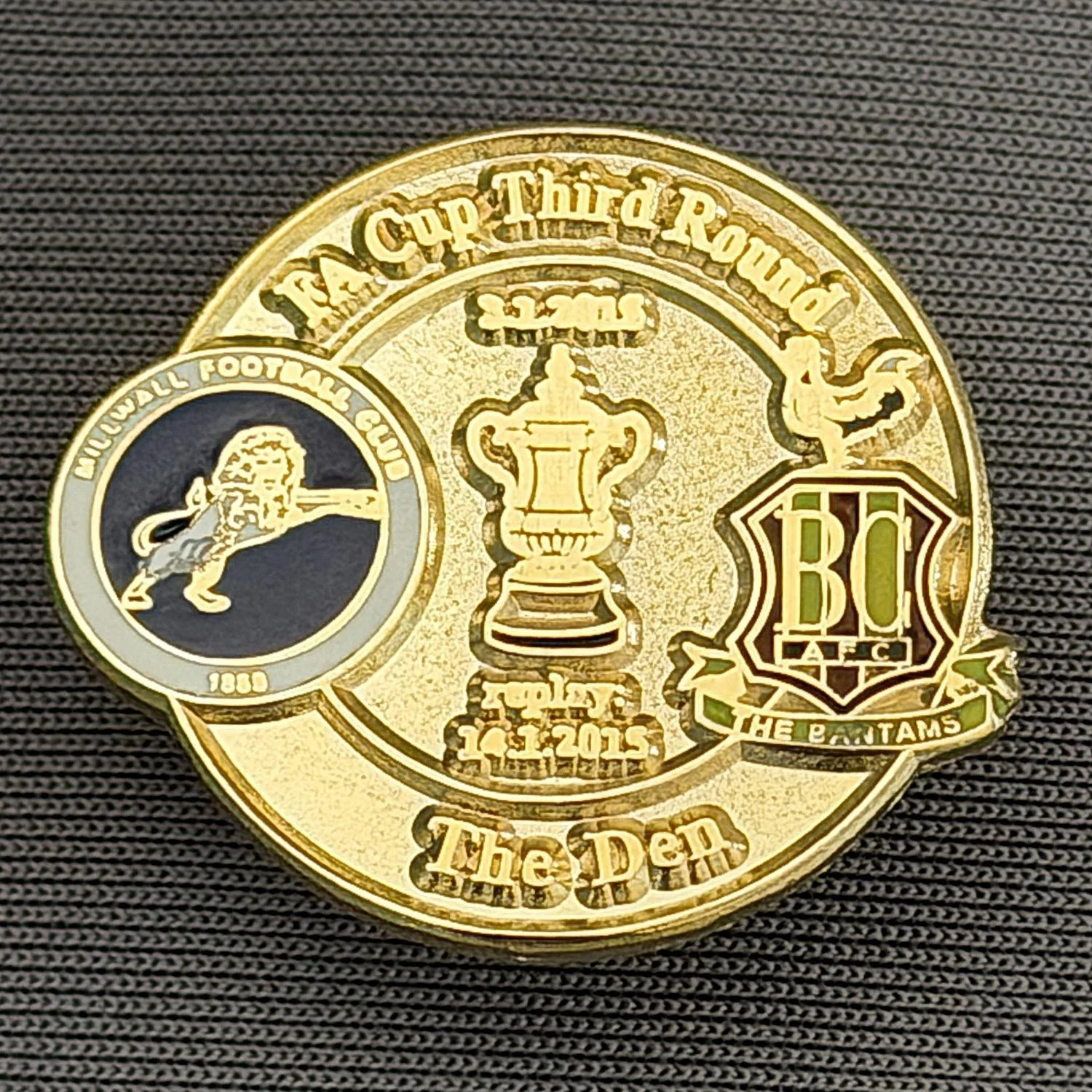 Reference Number: BCFAC085
Size: H 22.7 mm x W 26 mm
Pin Type: Metal Clutch
Plating: Gold
Value: £4
Manufacturer: Dan Lloyd
Comments: F.A. Cup Third Round 2014/15, Away v Millwall, Gold Version