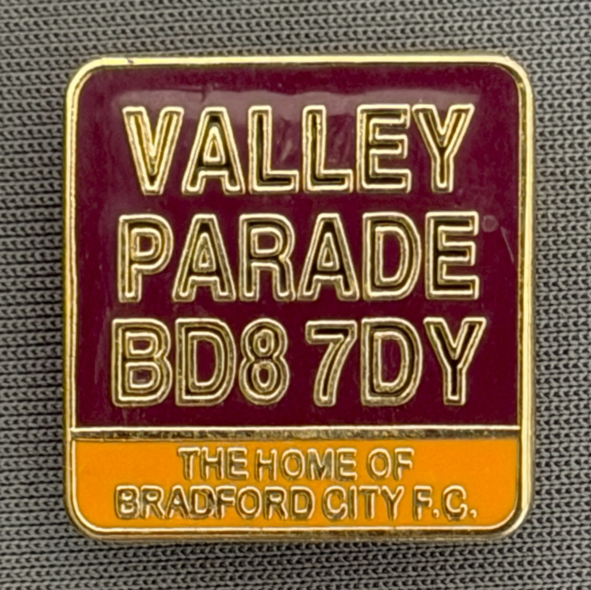 Reference Number: BCVP005
Size: H 14.5 mm x W 20 mm
Pin Type: Brooch Pin
Plating: Gold
Value: £8
Manufacturer: Unknown
Comments: Valley Parade Claret & Amber BD8 7DY