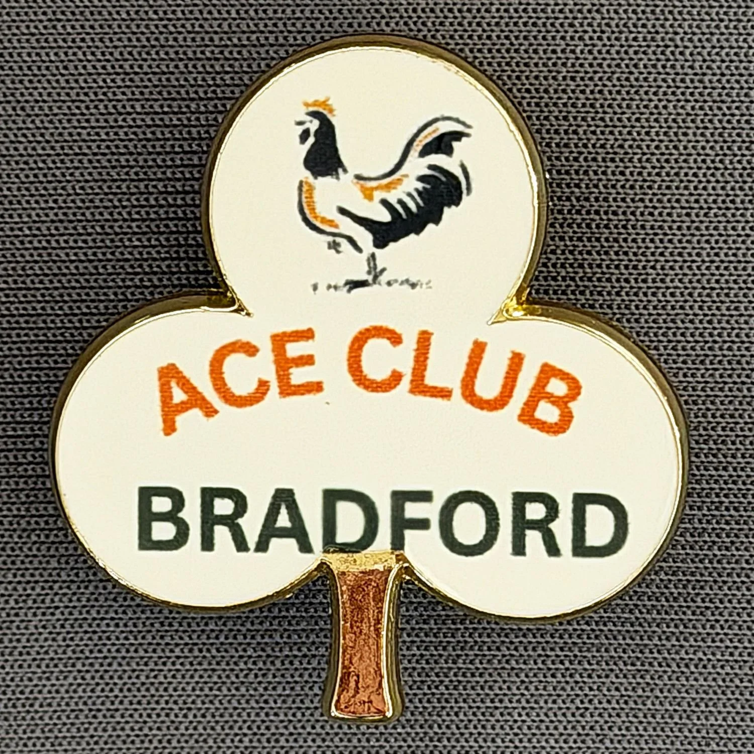 Reference Number: BCBAN090
Size: H 25 mm x W 22.1 mm
Pin Type: Metal Clutch
Plating: Gold
Value: £6
Manufacturer: Artgraph
Comments: White Clover Bantam, Ace Club
