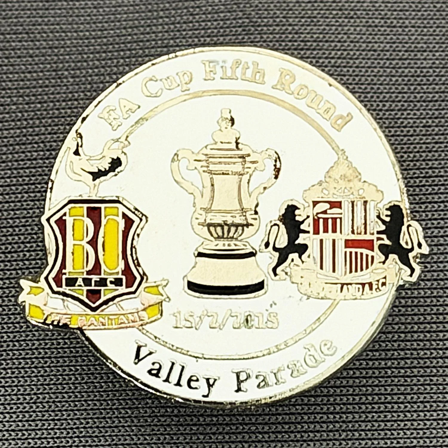 Reference Number: BCFAC106
Size: H 22.8 mm x W 25.4 mm
Pin Type: Metal Clutch
Plating: Silver
Value: £4
Manufacturer: Dan Lloyd
Comments: F.A. Cup Fifth Round 2014/15, v Sunderland, White Version