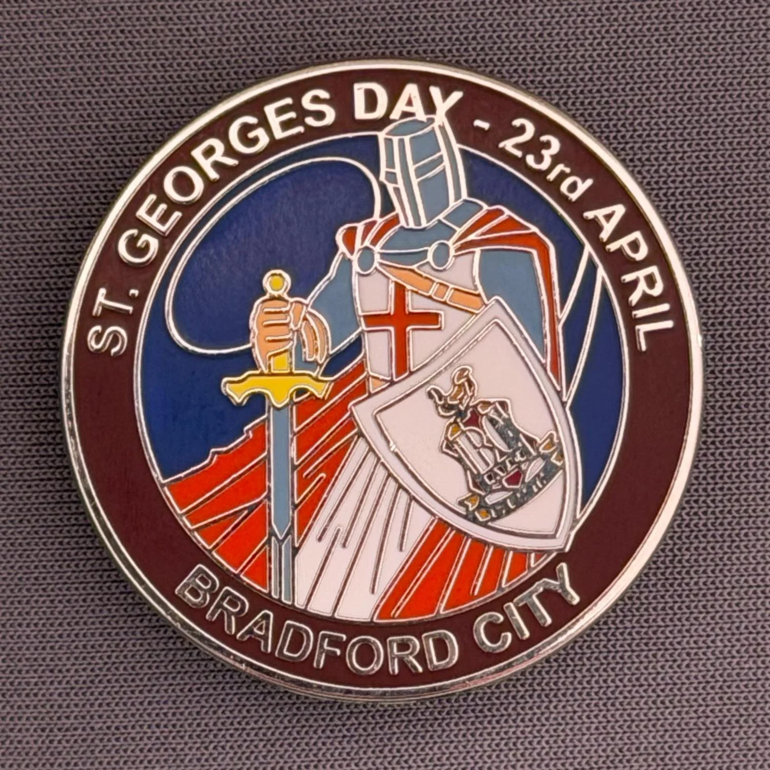 Reference Number: BCFLA039
Size: D 32 mm
Pin Type: Metal Clutch
Plating: Silver
Value: £6
Manufacturer: Not Known
Comments: St George's Day Bradford City Claret Version 
