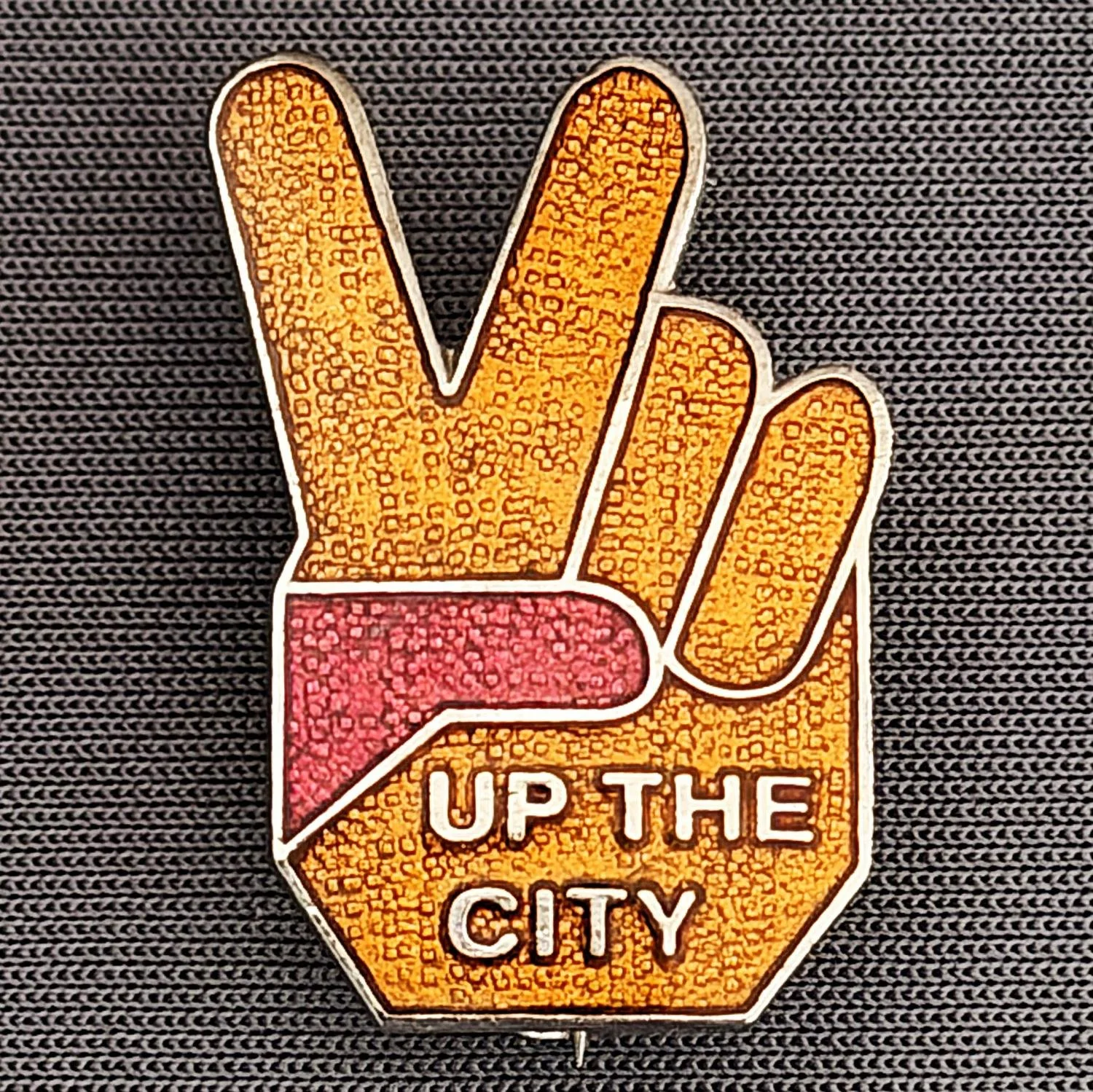 Reference Number: BCBCFC006
Size: H 25.7 mm x W 18 mm
Pin Type: Brooch Pin
Plating: Silver
Value: £12
Manufacturer: AKP Designs
Comments: Up The City, Amber & Claret Version