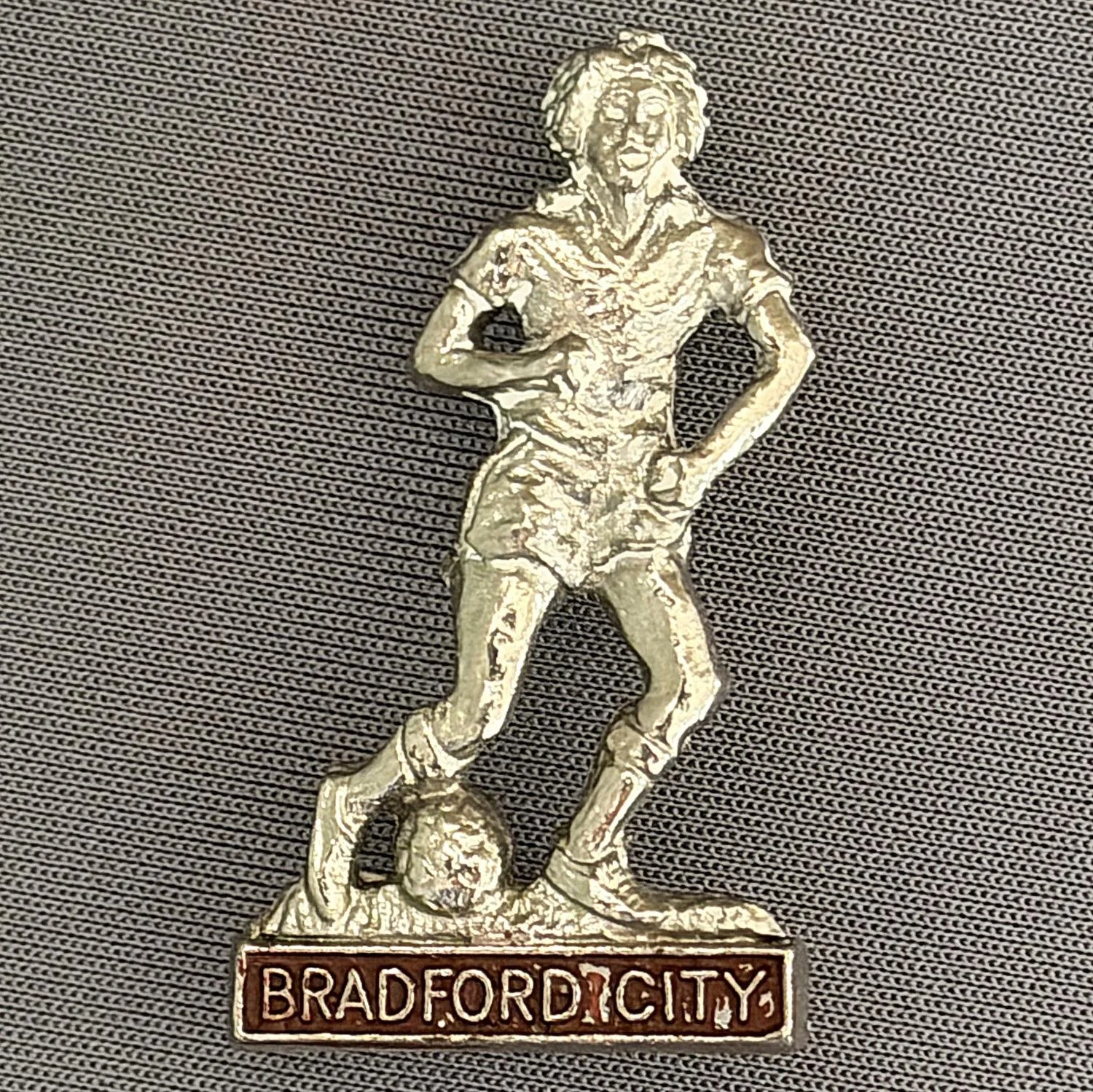 Reference Number: BCBCFC008
Size: H 36.7 mm x W 21.1 mm
Pin Type: Double Metal Clutch
Plating: Antique Silver
Value: £10
Manufacturer: Pulse Products
Comments: Silver City Footballer