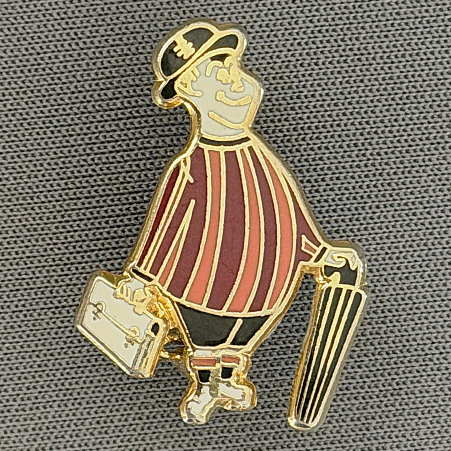 Reference Number: BCGEN123
Size: H 22.8 mm x W 16 mm
Pin Type: Brooch Pin
Plating: Gold
Value: £6
Manufacturer: Unknown
Comments: Small City Gent, White Briefcase