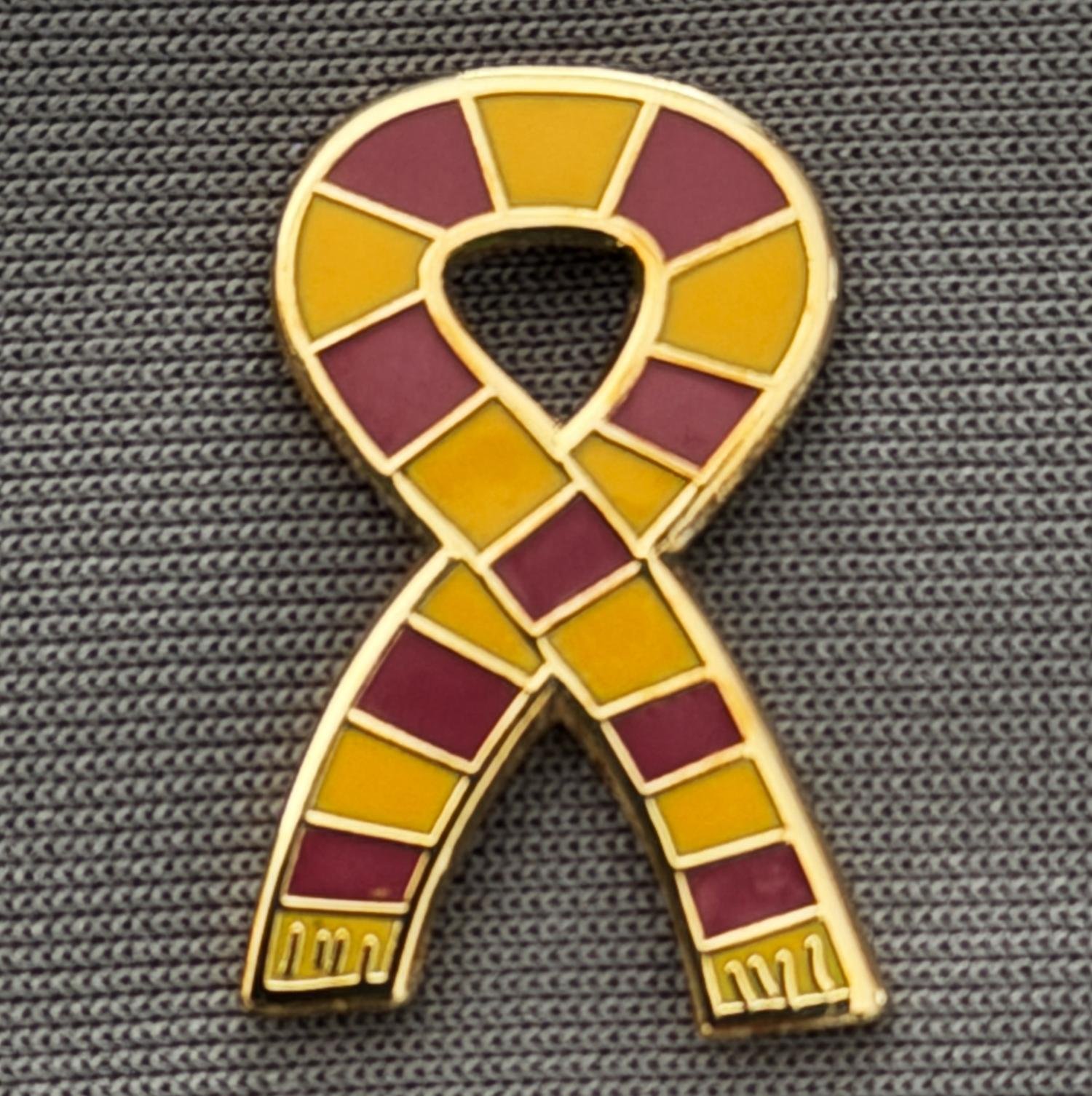 Reference Number: BCSCA003
Size: H 19.3 mm x W 12.8 mm
Pin Type: Metal Clutch
Plating: Gold
Value: £6
Manufacturer: 1000 Flags
Comments: Claret & Amber Scarf
