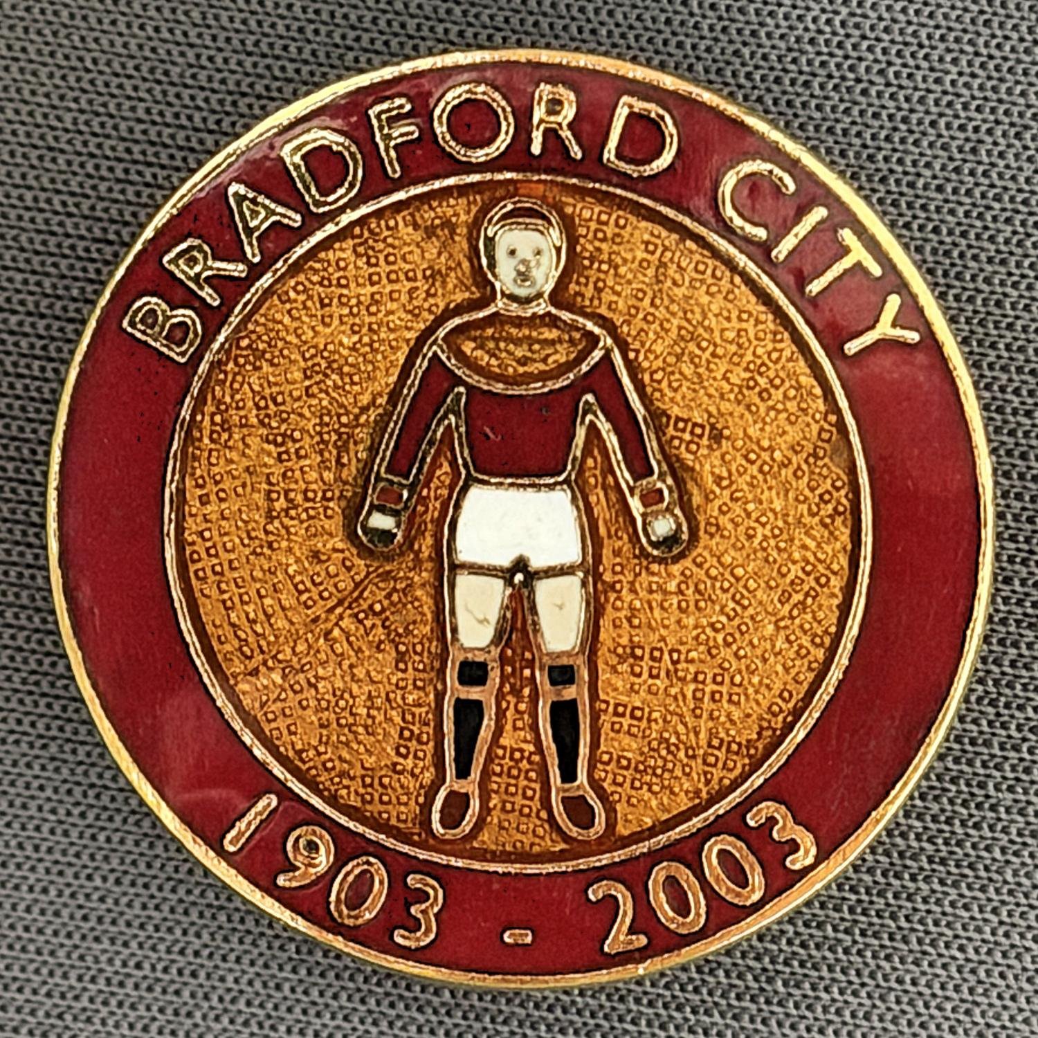 Reference Number: BCEVE82
Size: D 26.2 mm
Pin Type: Brooch Pin
Plating: Gold
Value: £8
Manufacturer: Stewart Roberts
Comments: Bradford City Centenary 1903-2003, 1903 Kit.