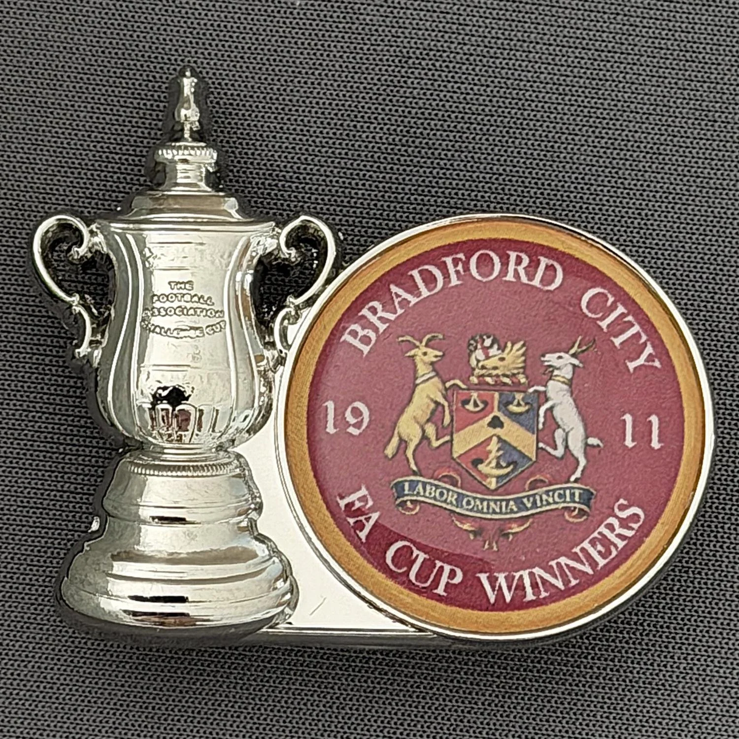 Reference Number: BCEVE80
Size: H 36 mm x W 43.4 mm
Pin Type: Double Rubber Clutch
Plating: Silver
Value: £8
Manufacturer: Craig Weatherer
Comments: F.A. Cup Winners 1911, Metal Cup Plastic Insert.