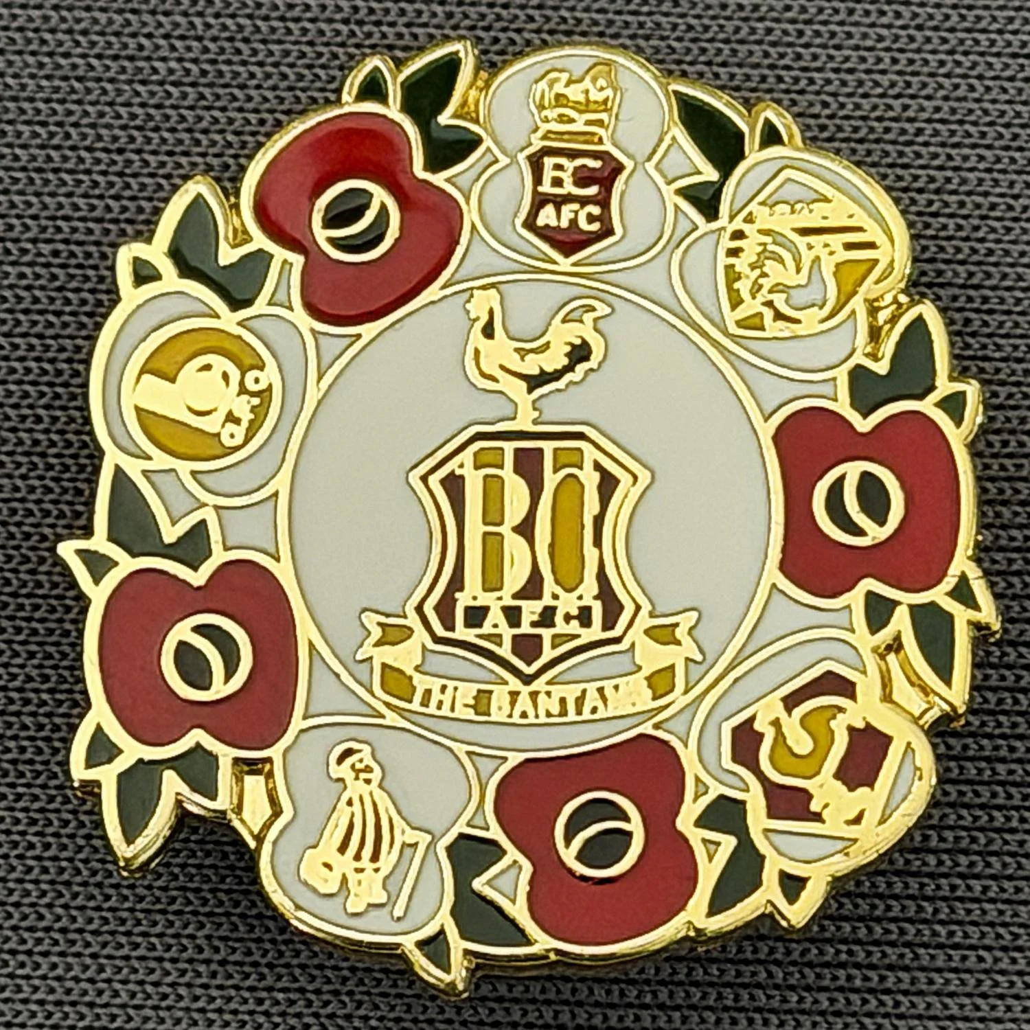 Reference Number: BCMUL021
Size: H 24.3 mm x W 23.7 mm
Pin Type: Brooch Pin
Plating: Gold
Value: £6
Manufacturer: Unknown
Comments: White Poppy Wreath, City Logos, City Gent, Amber Version