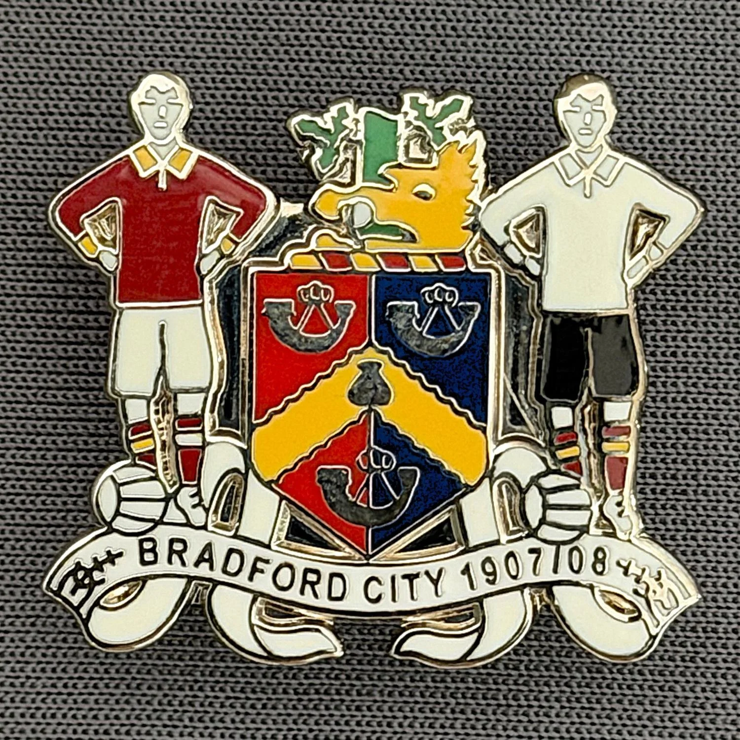 Reference Number: BCEVE046
Size: H 23 mm x W 25.1 mm
Pin Type: Brooch Pin
Plating: Silver
Value: £8
Manufacturer: Paraders
Comments: Bradford City 1907/08