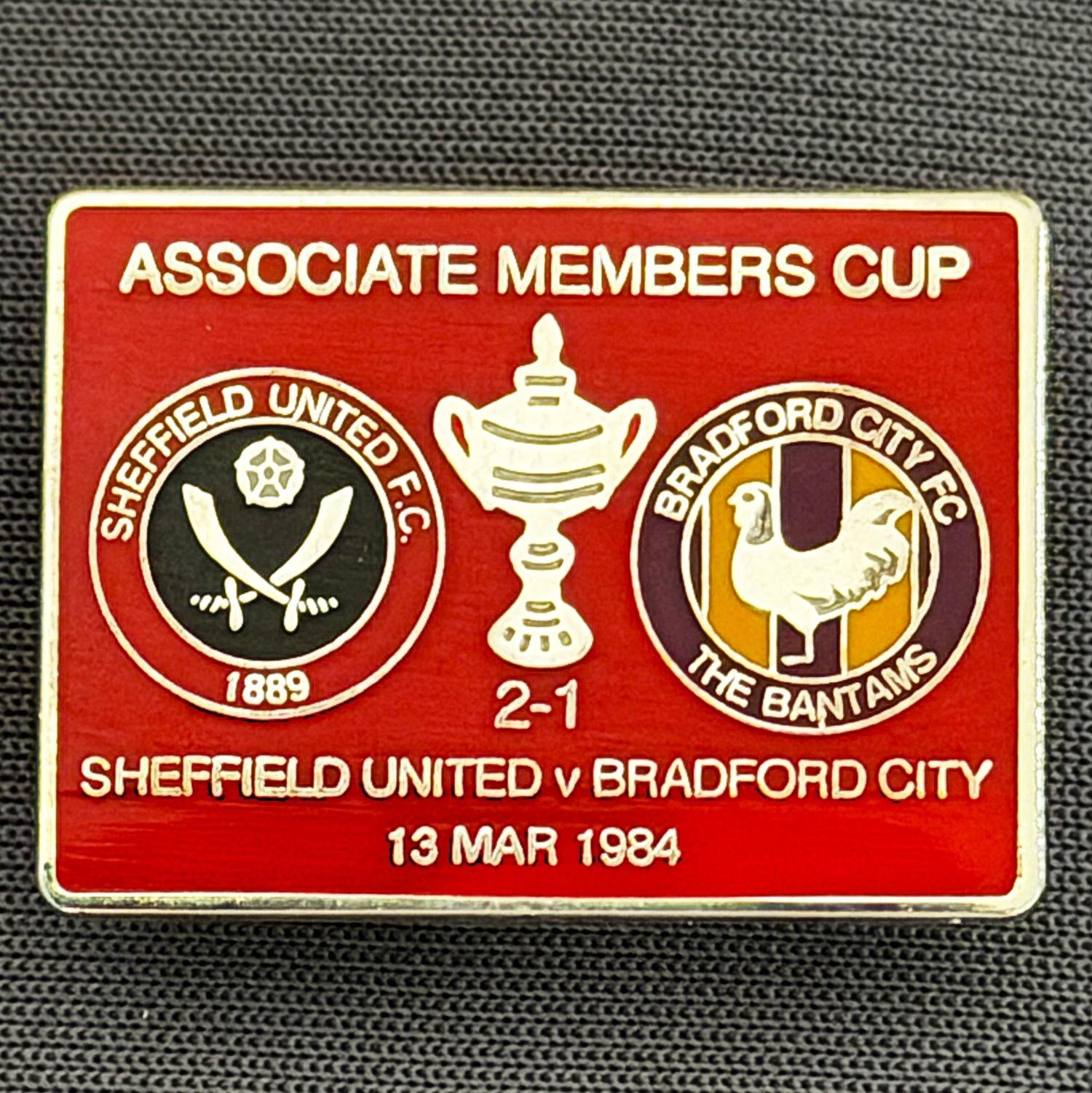 Reference Number: BCOFIX064
Size: H 18.9 mm x W 25.9 mm
Pin Type: Brooch Pin
Plating: Silver
Value: £6
Manufacturer: Unknown
Comments: Sheffield United v Bradford City Associate Members Cup 1984, Red Version