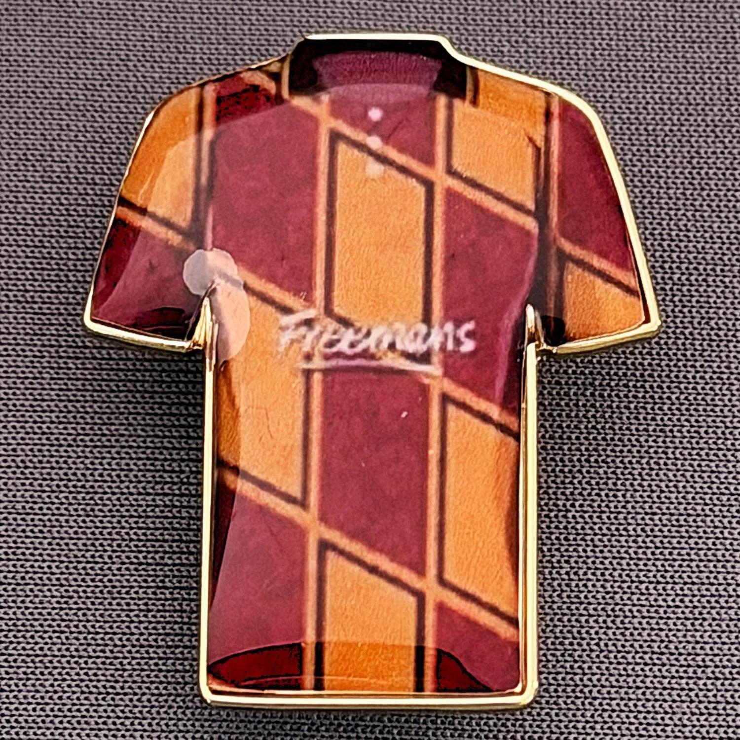 Reference Number: BCKIT093
Size: H 33 mm x W 27.1 mm
Pin Type: Metal Clutch
Plating: Gold
Value: £4
Manufacturer: Blue Badge Design
Comments: Bradford City 1991/92 Home Kit, Plastic Dome
