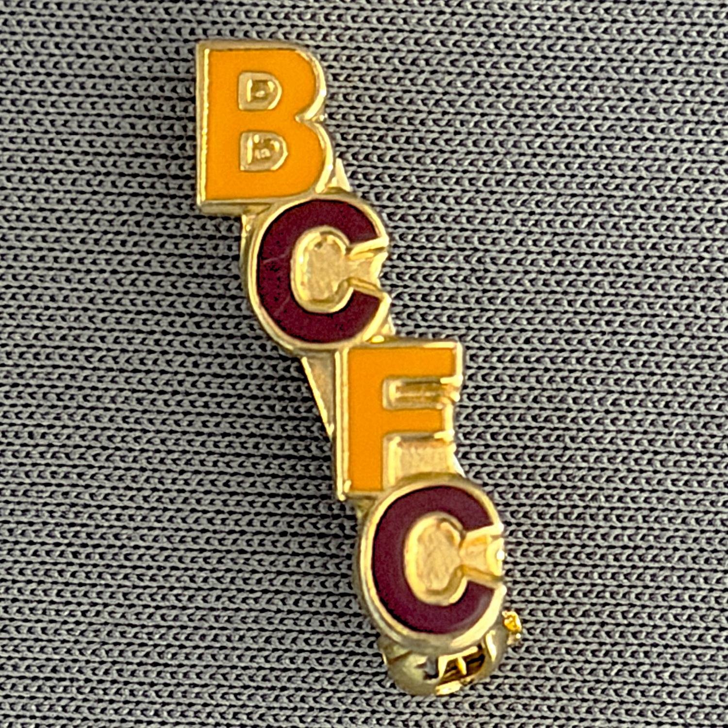 Reference Number: BCBCFC033
Size: H 18.7 mm x W 9.1 mm
Pin Type: Brooch Pin
Plating: Gold
Value: £6
Manufacturer: Unknown
Comments: BCFC Amber & Claret Version
