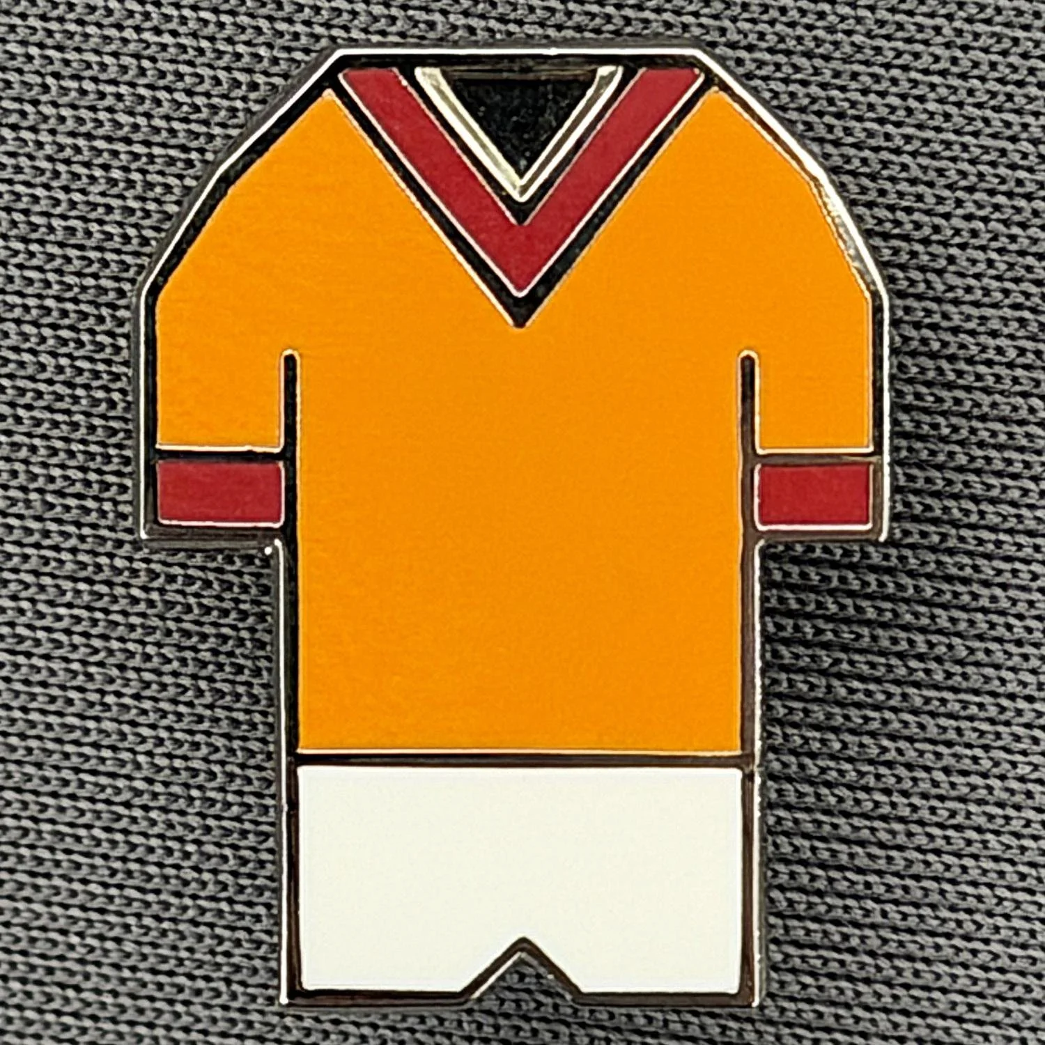 Reference Number: BCKIT063
Size: H 20 mm x W 15.6 mm
Pin Type: Brooch Pin
Plating: Silver
Value: £6
Manufacturer: Paraders
Comments: 1959/60