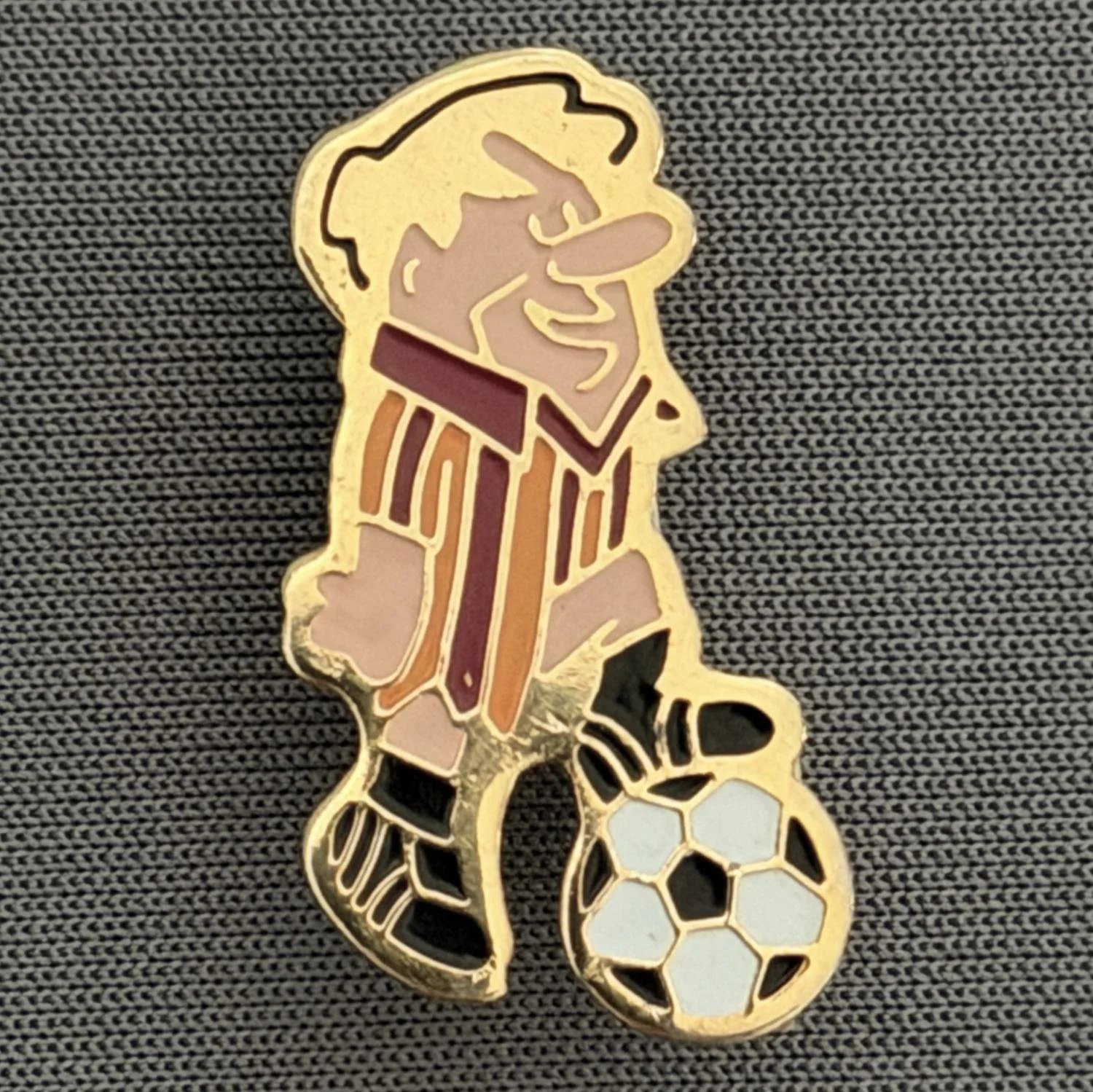 Reference Number: BCCTN012
Size: H 25.4 mm x W 15 mm
Pin Type: Brooch Pin
Plating: Gold
Value: £6
Manufacturer: Not Known
Comments: Barney Rubble in Bradford City Kit