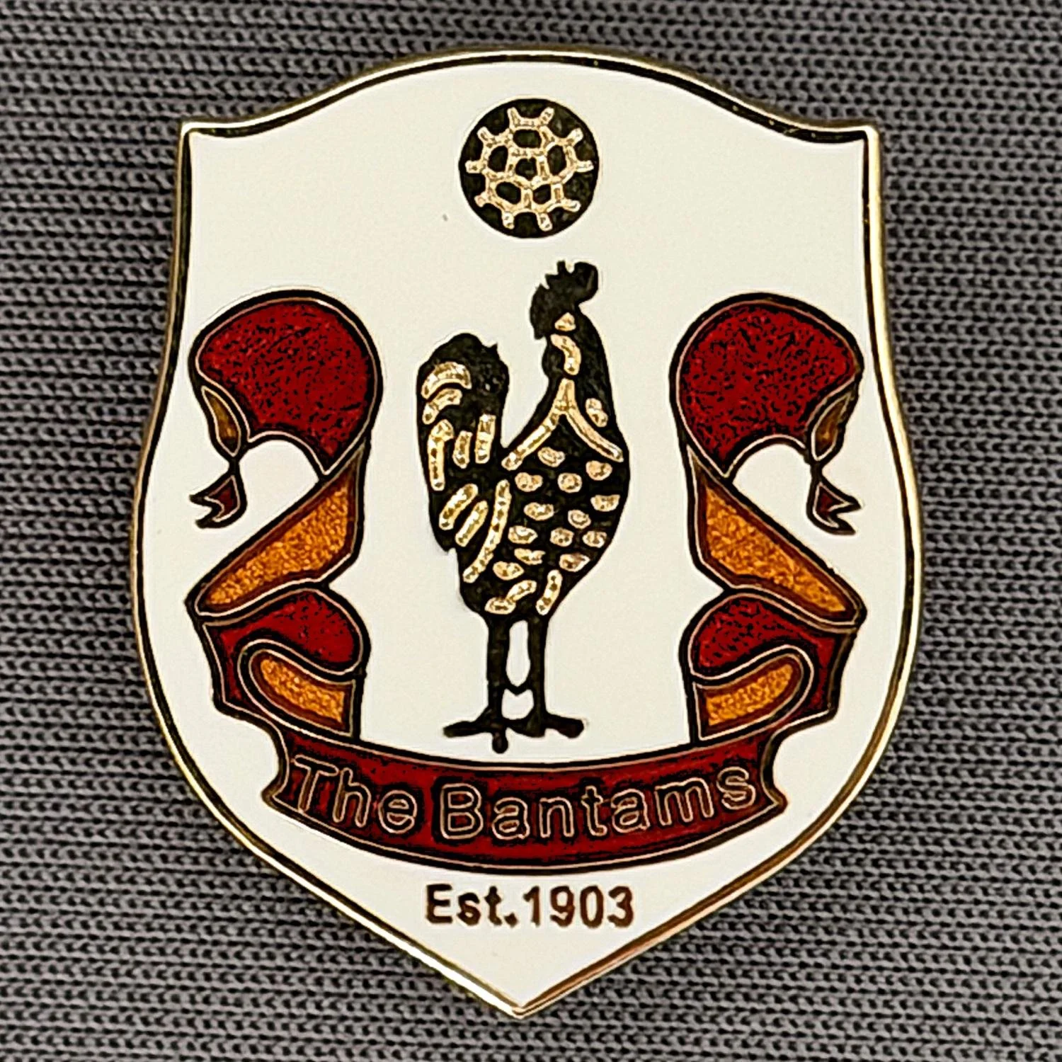 Reference Number: BCBAN021
Size: H 24.9 mm x W 20.2 mm
Pin Type: Brooch Pin
Plating: Gold
Value: £8
Manufacturer: Paraders
Comments: White, Claret & Amber Bantam Shield