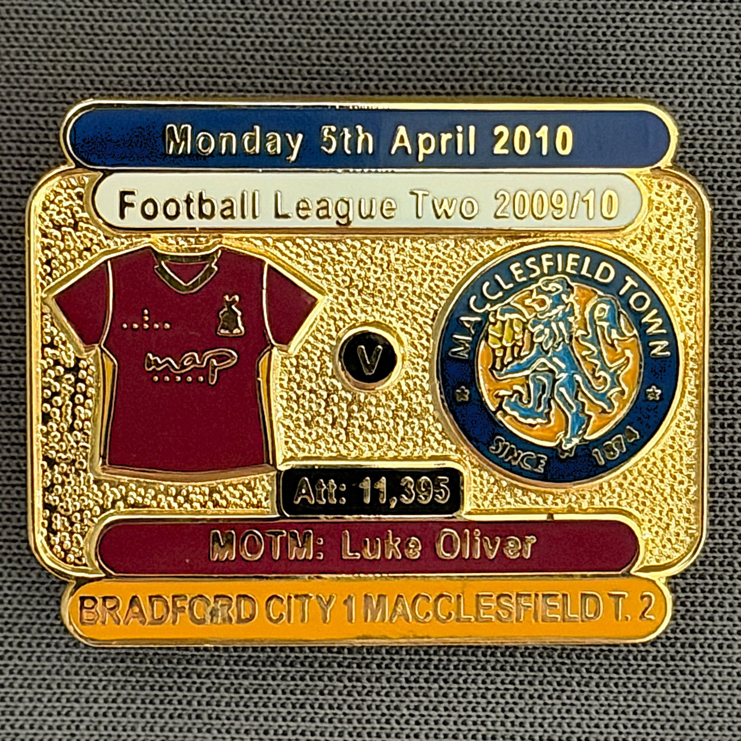 Reference Number: BCFIX043
Size: H 23.1 mm x W 29 mm
Pin Type: Brooch Pin
Plating: Gold
Value: £8
Manufacturer: Bradford City Badges
Comments: Bradford City v Macclesfield Town 2009/10 Limited Edition 100 Badges