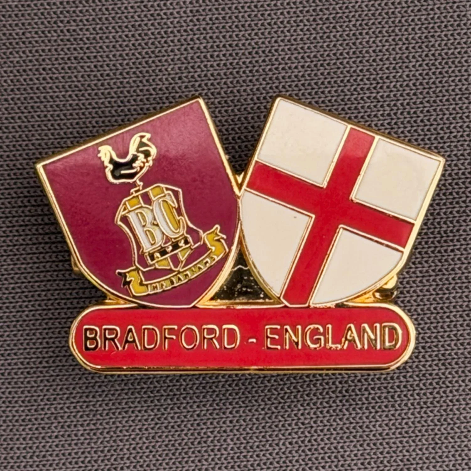 Reference Number: BCFLA030
Size: H 17.3 mm x W 25.5 mm
Pin Type: Brooch Pin
Plating: Gold
Value: £6
Manufacturer: Not Known
Comments: City Crest & St George Crest Bradford England Red Version