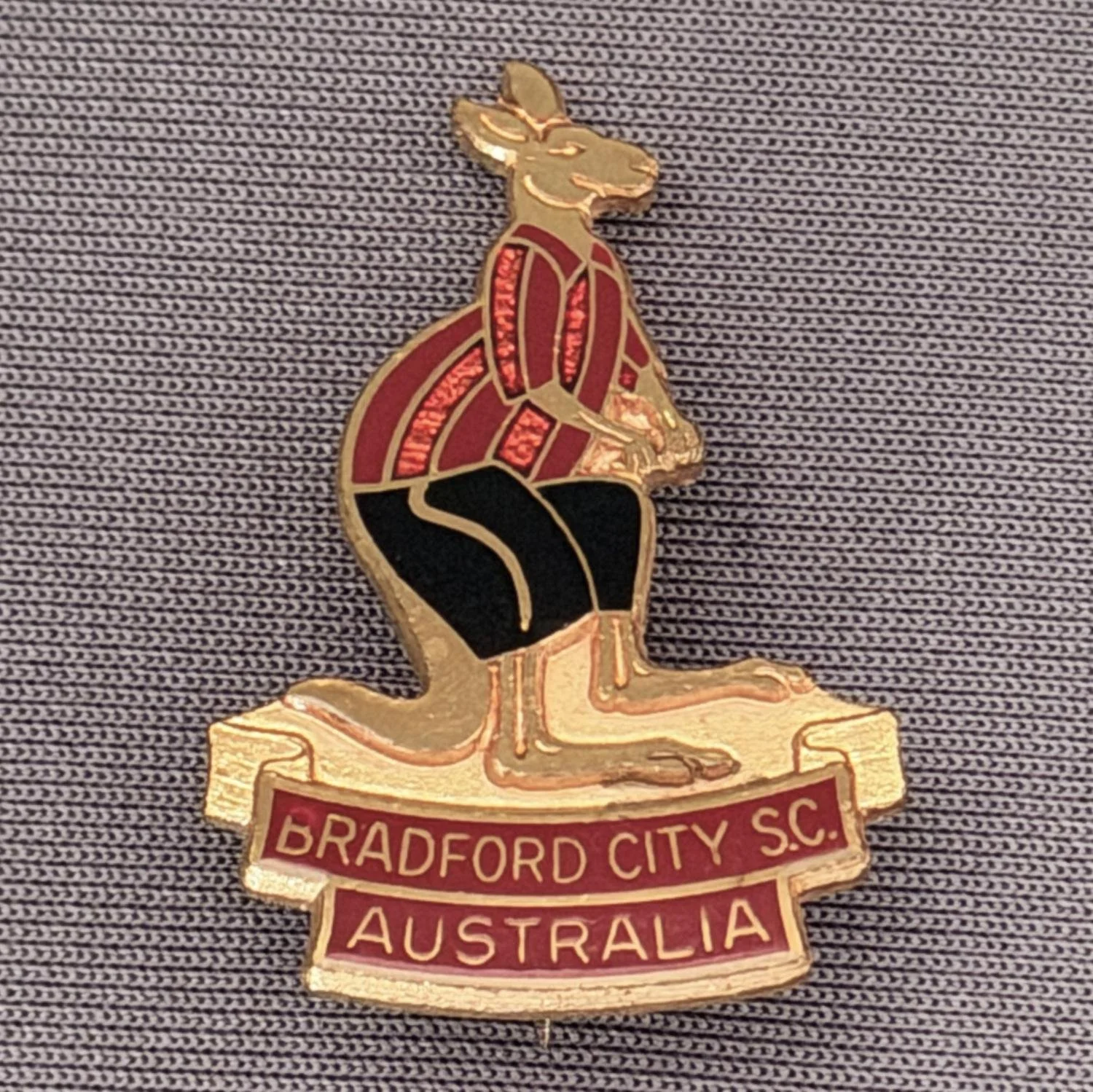 Reference Number: BCSUP015
Size: H 30.4 mm x W 20.5 mm
Pin Type: Brooch Pin
Plating: Gold
Value: £15
Manufacturer: FC Parry
Comments: Bradford City Supporters Club Australia
