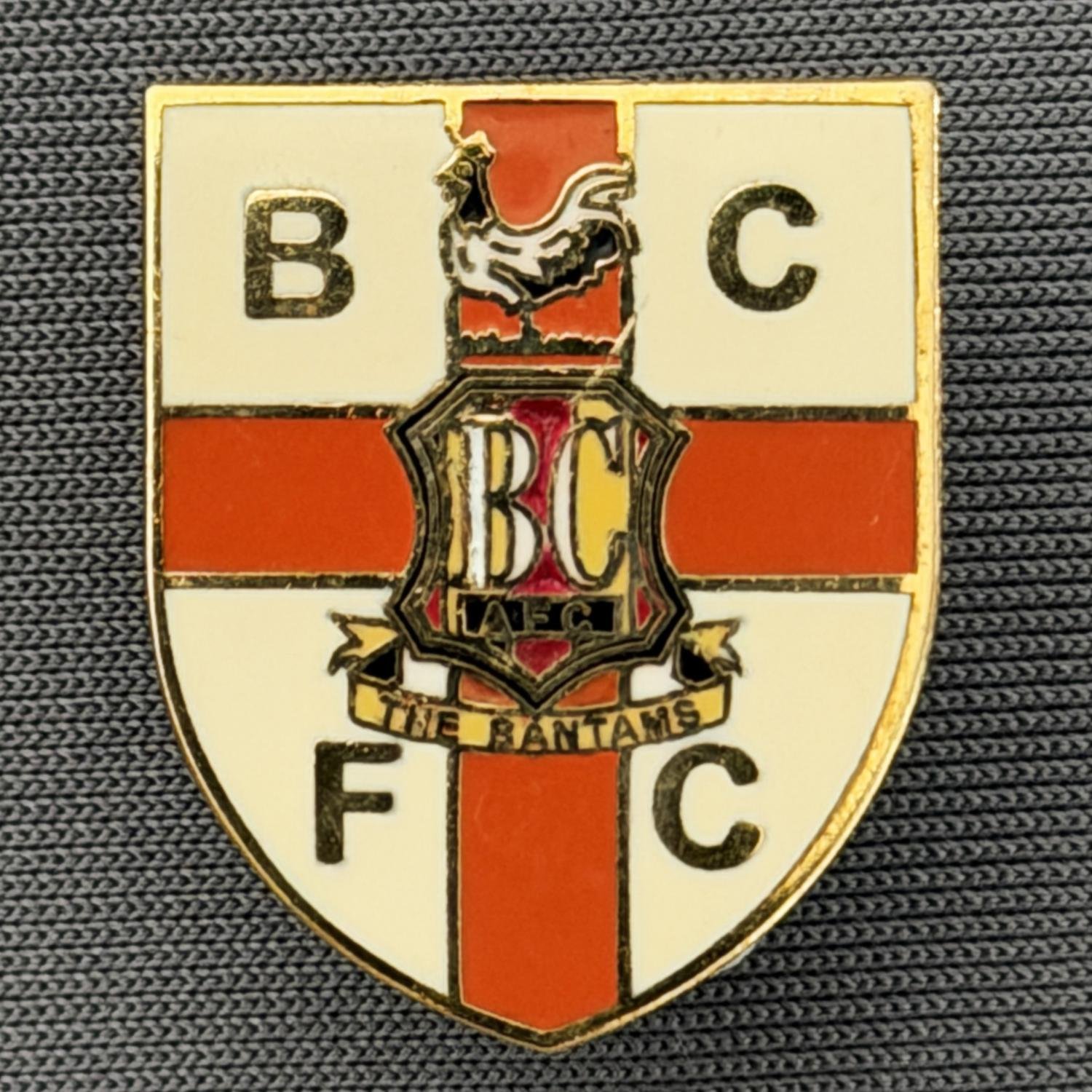 Reference Number: BCFLA005
Size: H 22 mm x W 18 mm
Pin Type: Brooch Pin
Plating: Gold
Value: £6
Manufacturer: Not Known
Comments: St George Shield & City Logo