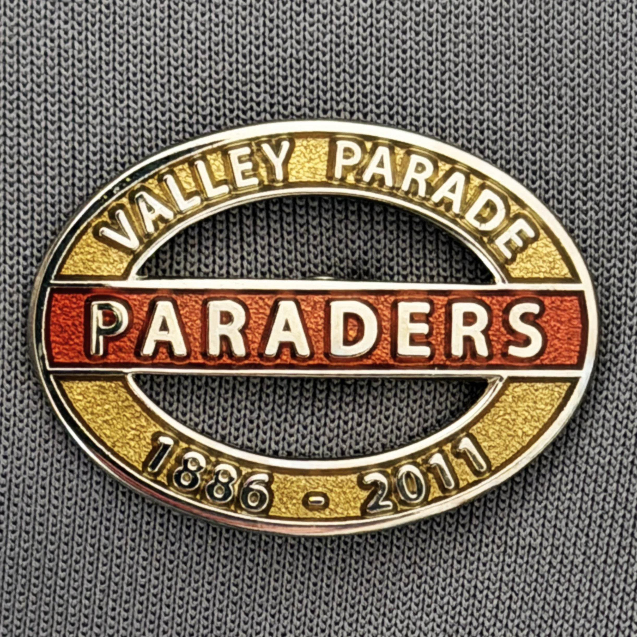 Reference Number: BCVP0010
Size: H 18.2 mm x W 25 mm
Pin Type: Brooch Pin
Plating: Silver
Value: £8
Manufacturer: Paraders
Comments: Valley Parade, Paraders, 1886-2011, Claret & Yellow