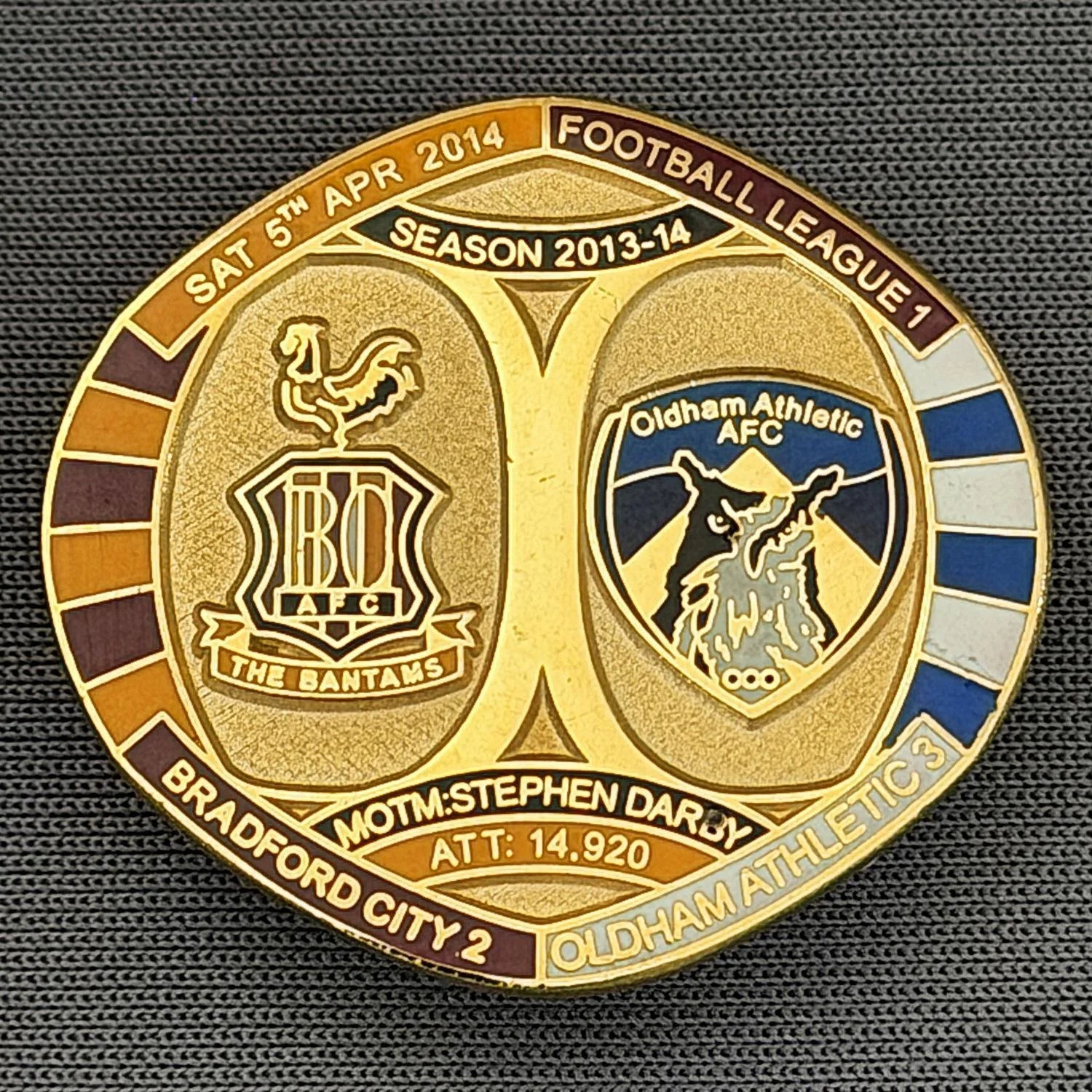 Reference Number: BCFIX205
Size: H 26.3 mm x W 28.9 mm
Pin Type: Brooch Pin
Plating: Gold
Value: £8
Manufacturer: Bradford City Badges
Comments: Bradford City v Oldham Athletic 2013/14 Limited Edition 55 Badges