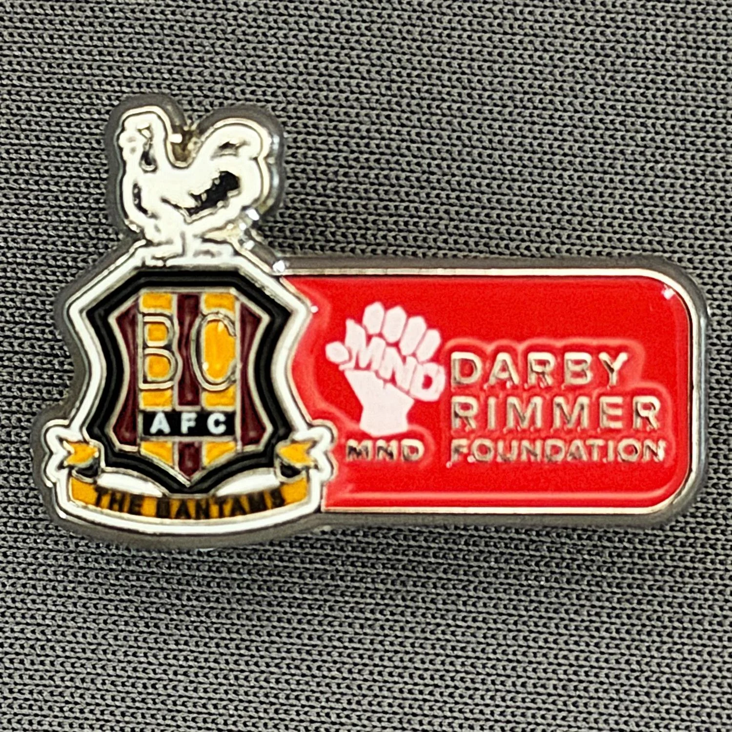 Reference Number: BCC&L162
Size: H 17.5 mm x 26 mm
Pin Type: Metal Clutch
Plating: Silver
Value: £6
Manufacturer: Bradford City Shop
Comments: City Crest, Darby Rimmer MND